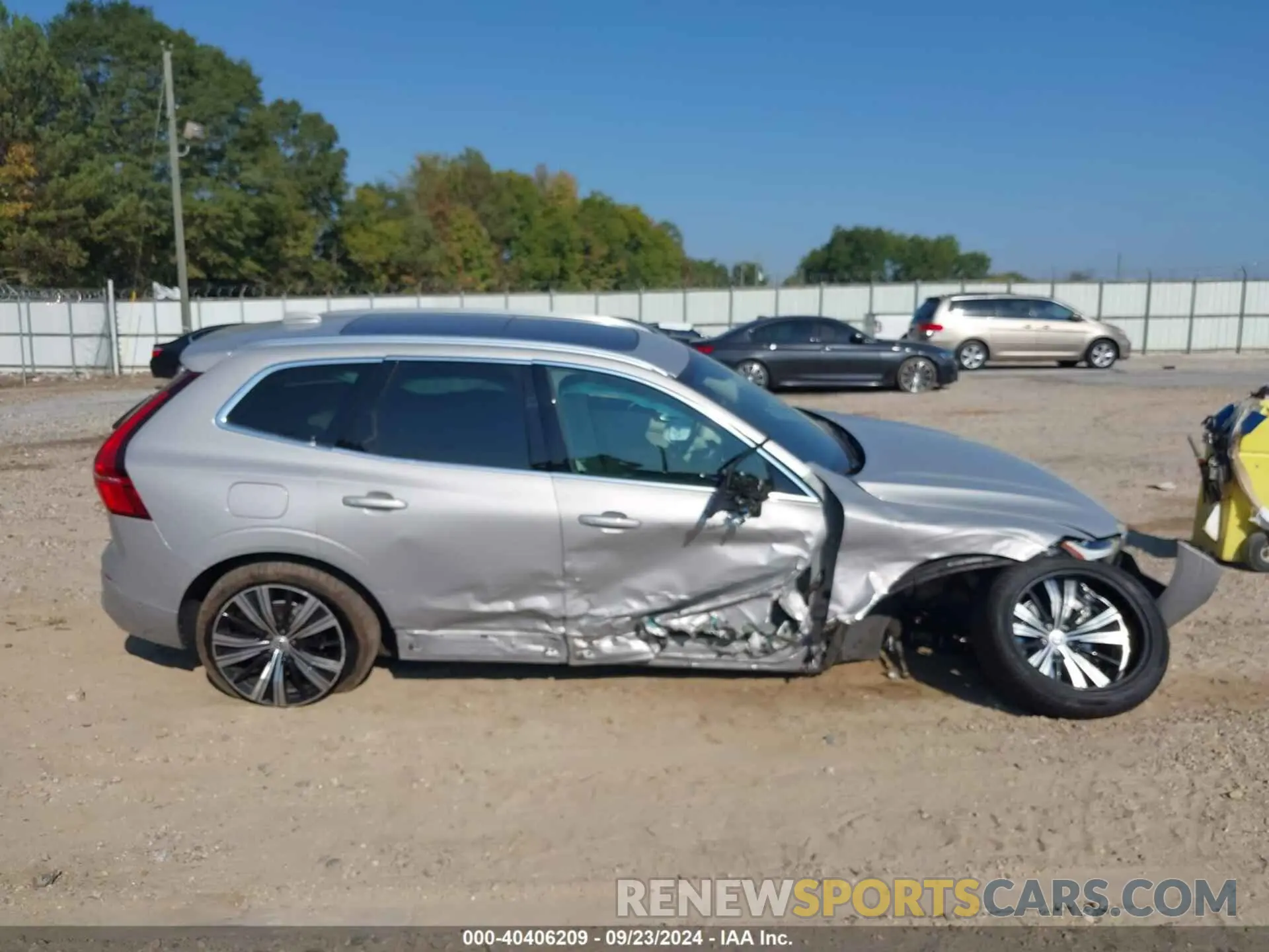 14 Photograph of a damaged car YV4L12DL9N1039744 VOLVO XC60 2022