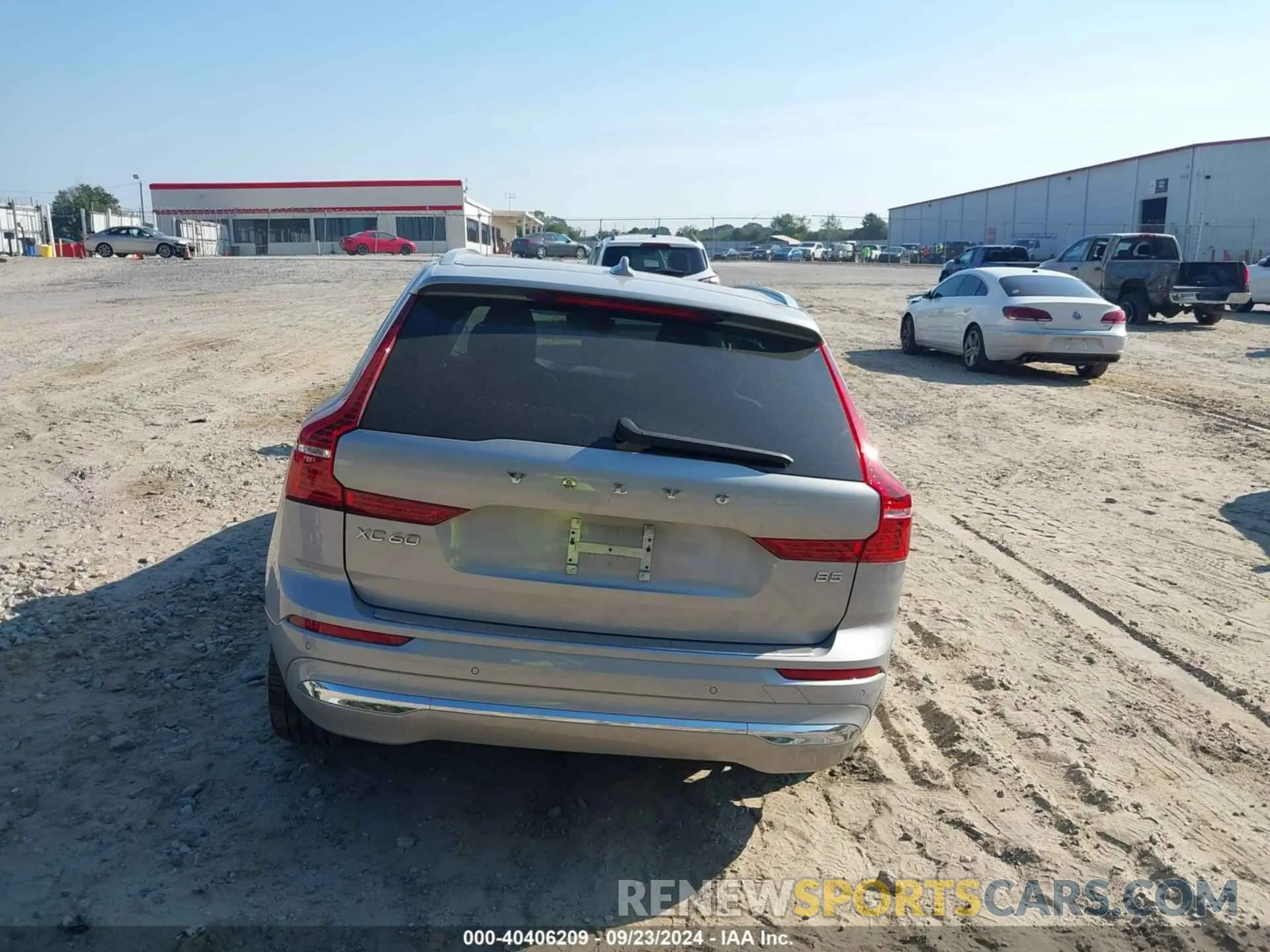 17 Photograph of a damaged car YV4L12DL9N1039744 VOLVO XC60 2022