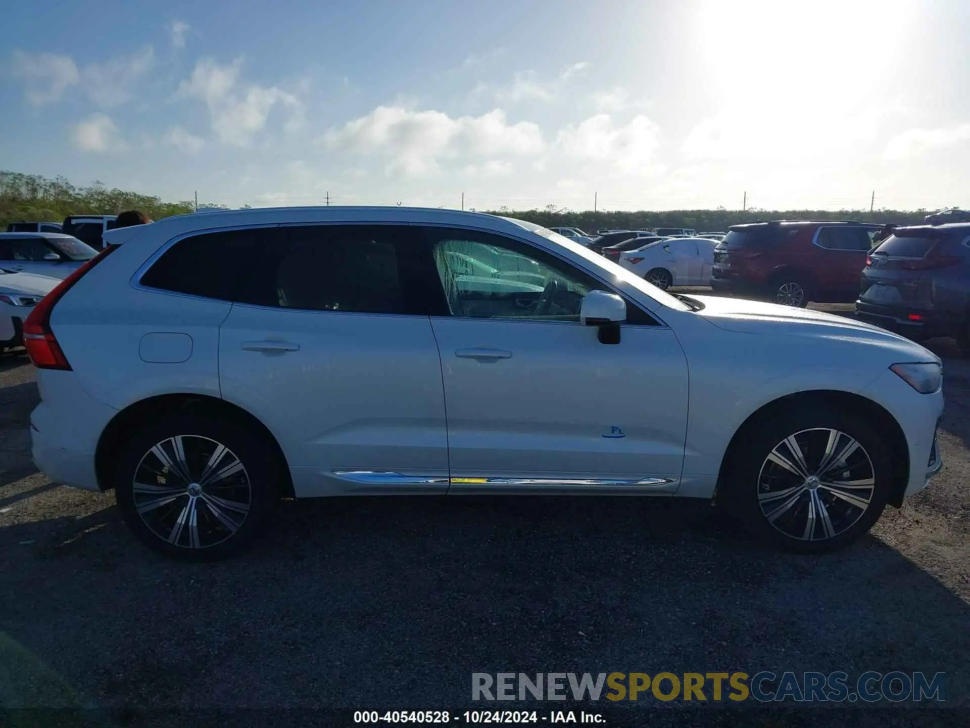 13 Photograph of a damaged car YV4L12DLXN1910201 VOLVO XC60 2022