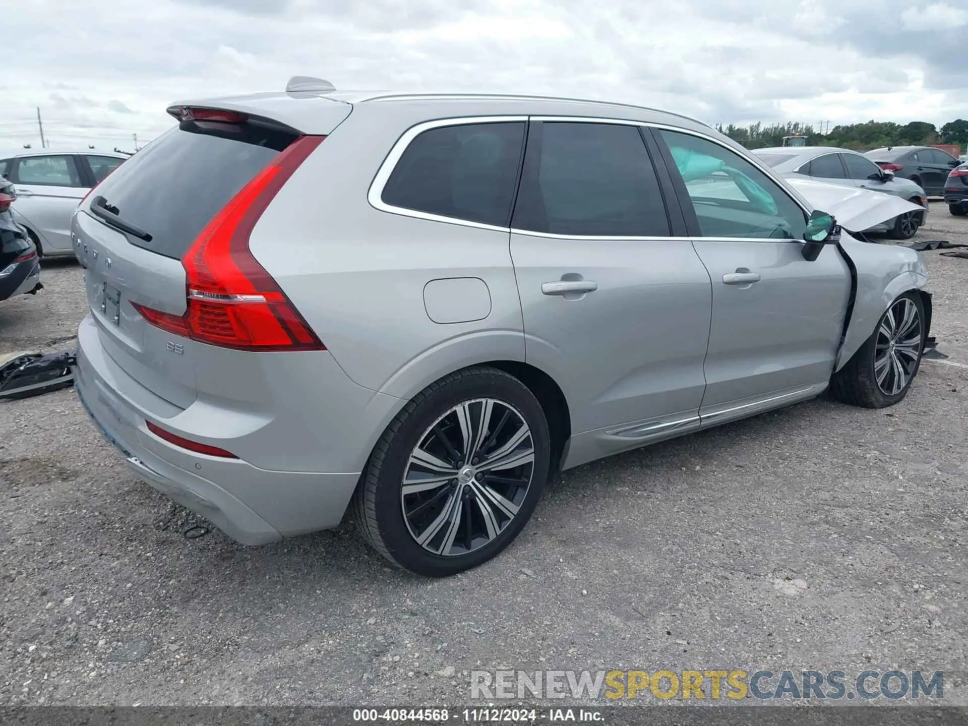 4 Photograph of a damaged car YV4L12DLXN1978336 VOLVO XC60 2022