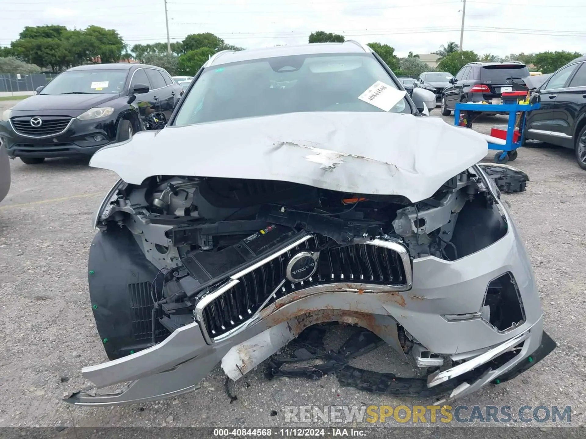 6 Photograph of a damaged car YV4L12DLXN1978336 VOLVO XC60 2022