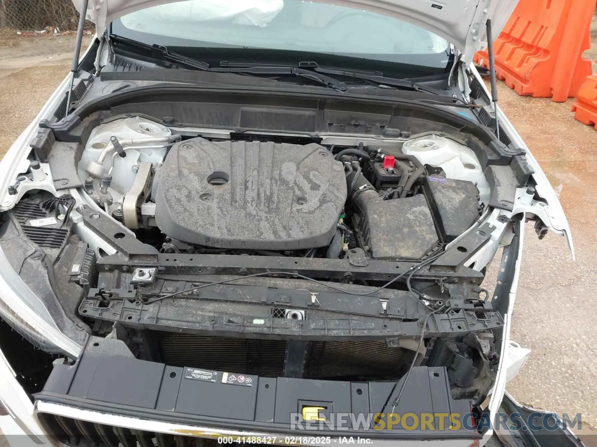 10 Photograph of a damaged car YV4L12RK0N1047263 VOLVO XC60 2022