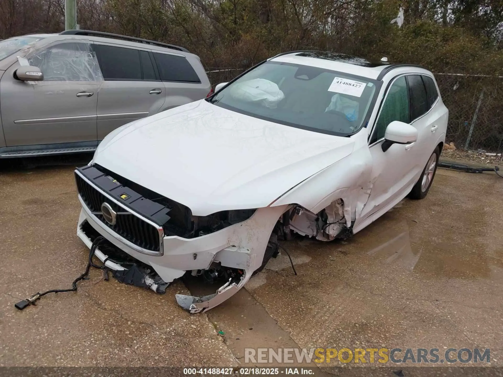 2 Photograph of a damaged car YV4L12RK0N1047263 VOLVO XC60 2022
