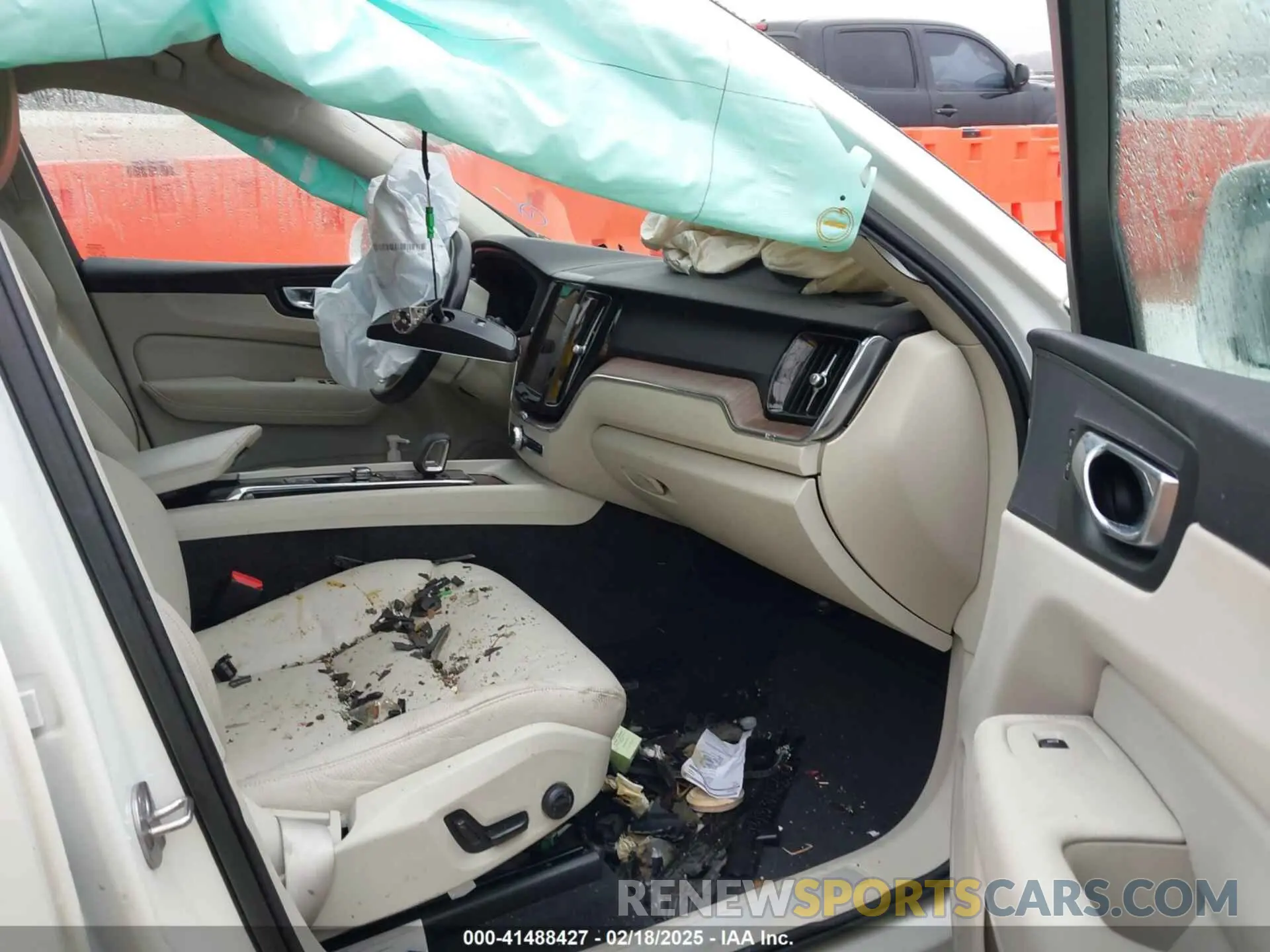5 Photograph of a damaged car YV4L12RK0N1047263 VOLVO XC60 2022