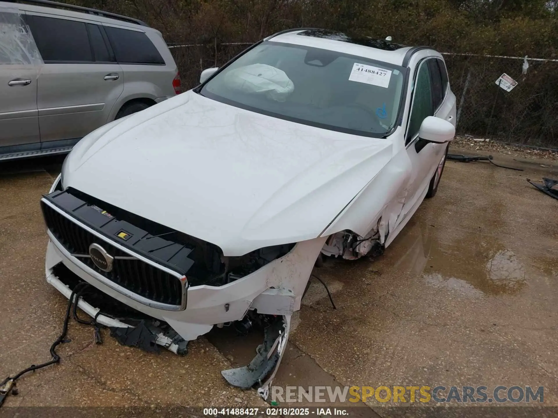 6 Photograph of a damaged car YV4L12RK0N1047263 VOLVO XC60 2022