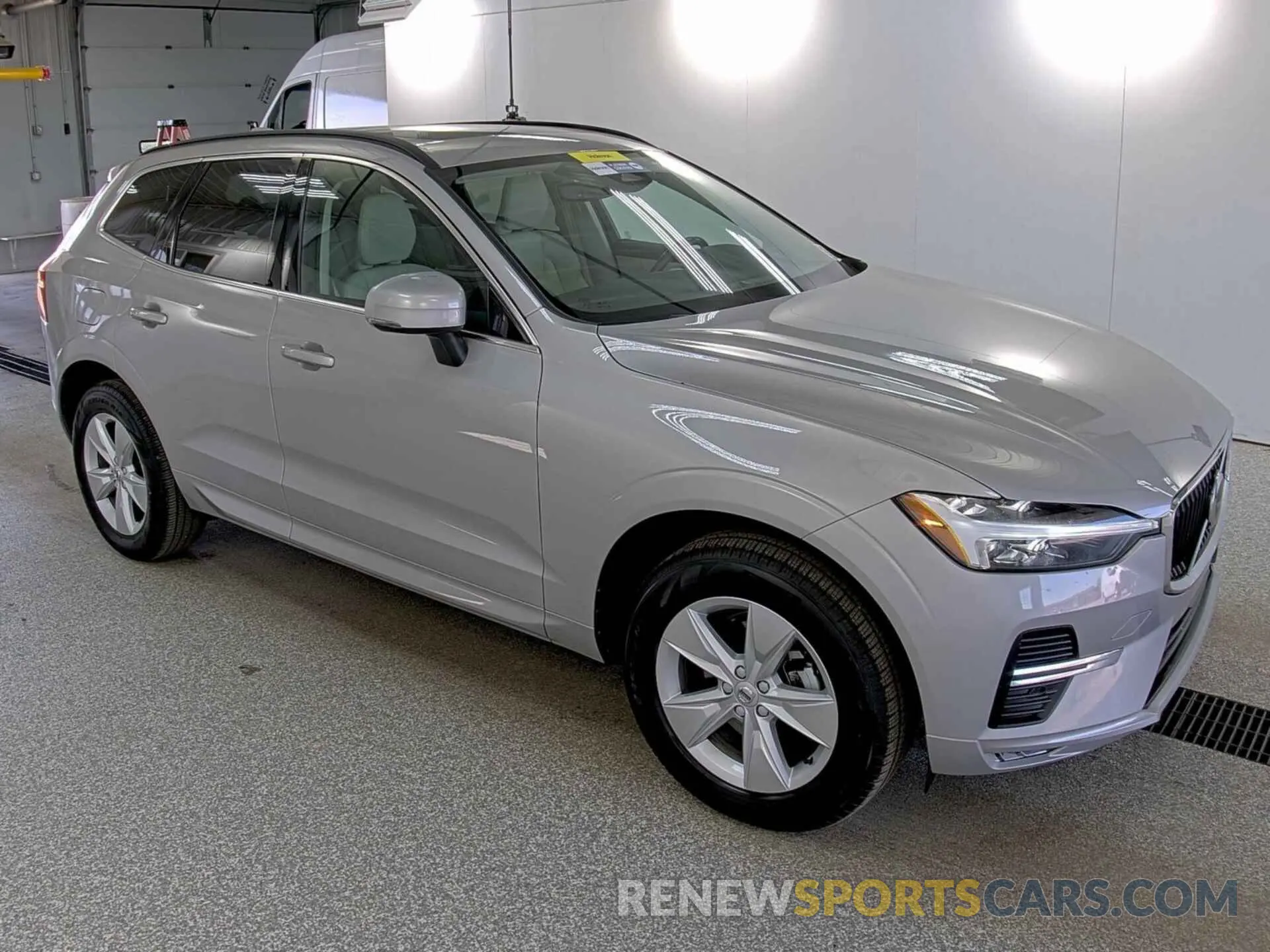 8 Photograph of a damaged car YV4L12RK0N1053127 VOLVO XC60 2022