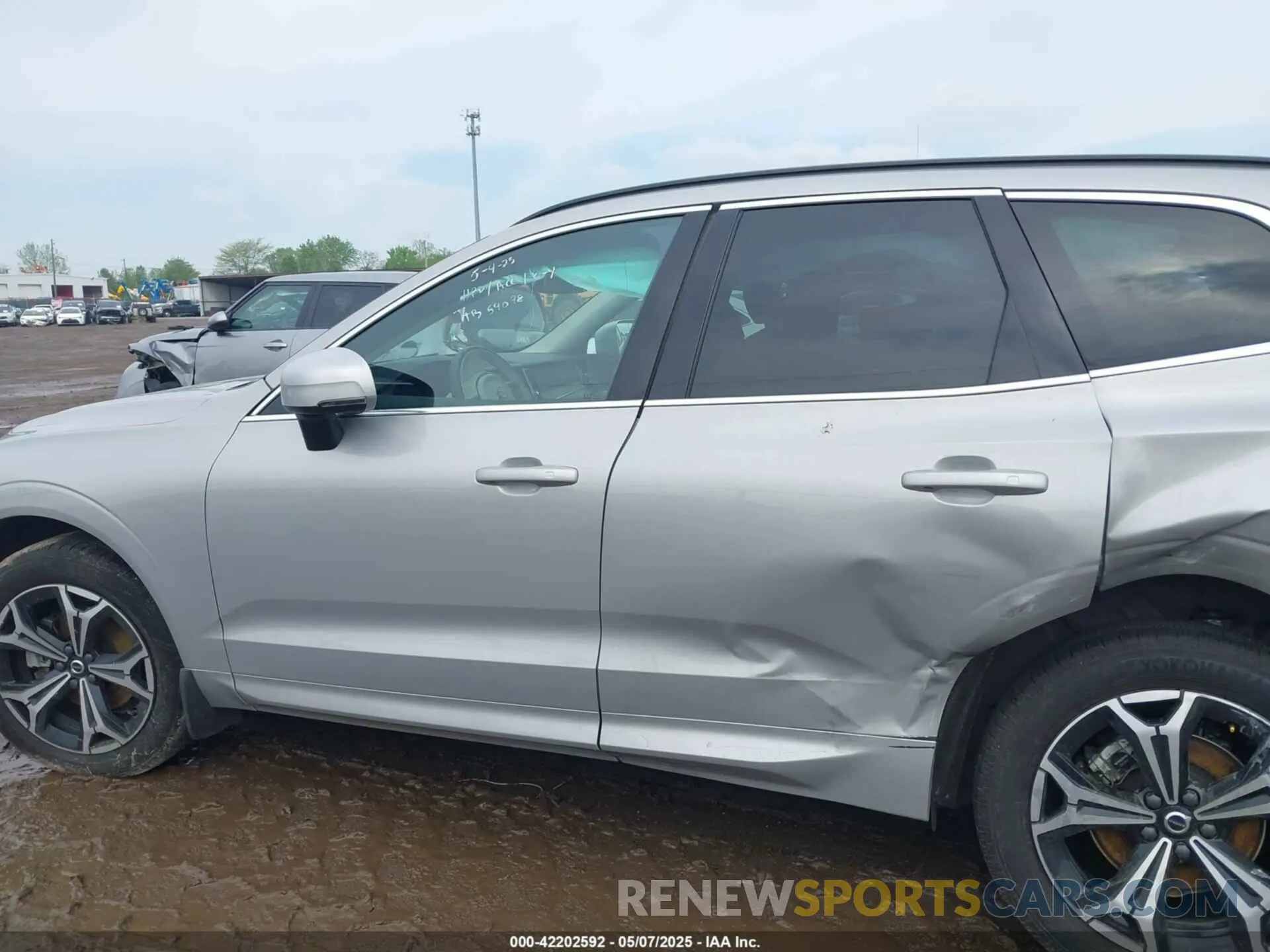 14 Photograph of a damaged car YV4L12RK0N1997610 VOLVO XC60 2022