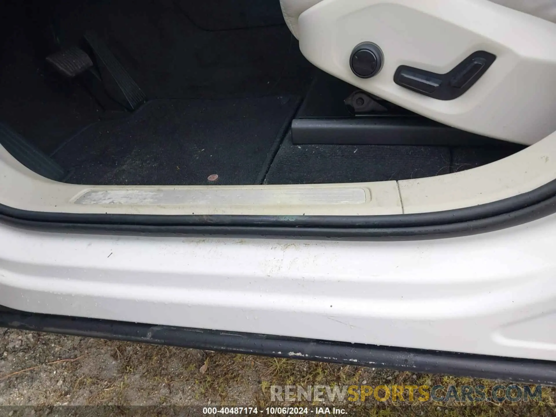 12 Photograph of a damaged car YV4L12RK1N1944981 VOLVO XC60 2022