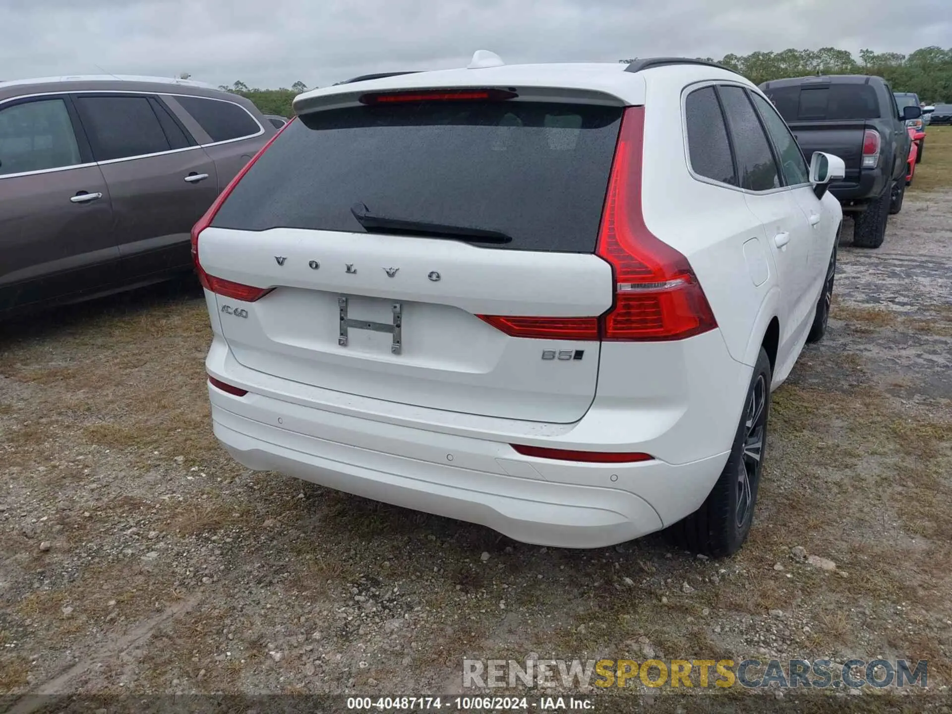 3 Photograph of a damaged car YV4L12RK1N1944981 VOLVO XC60 2022