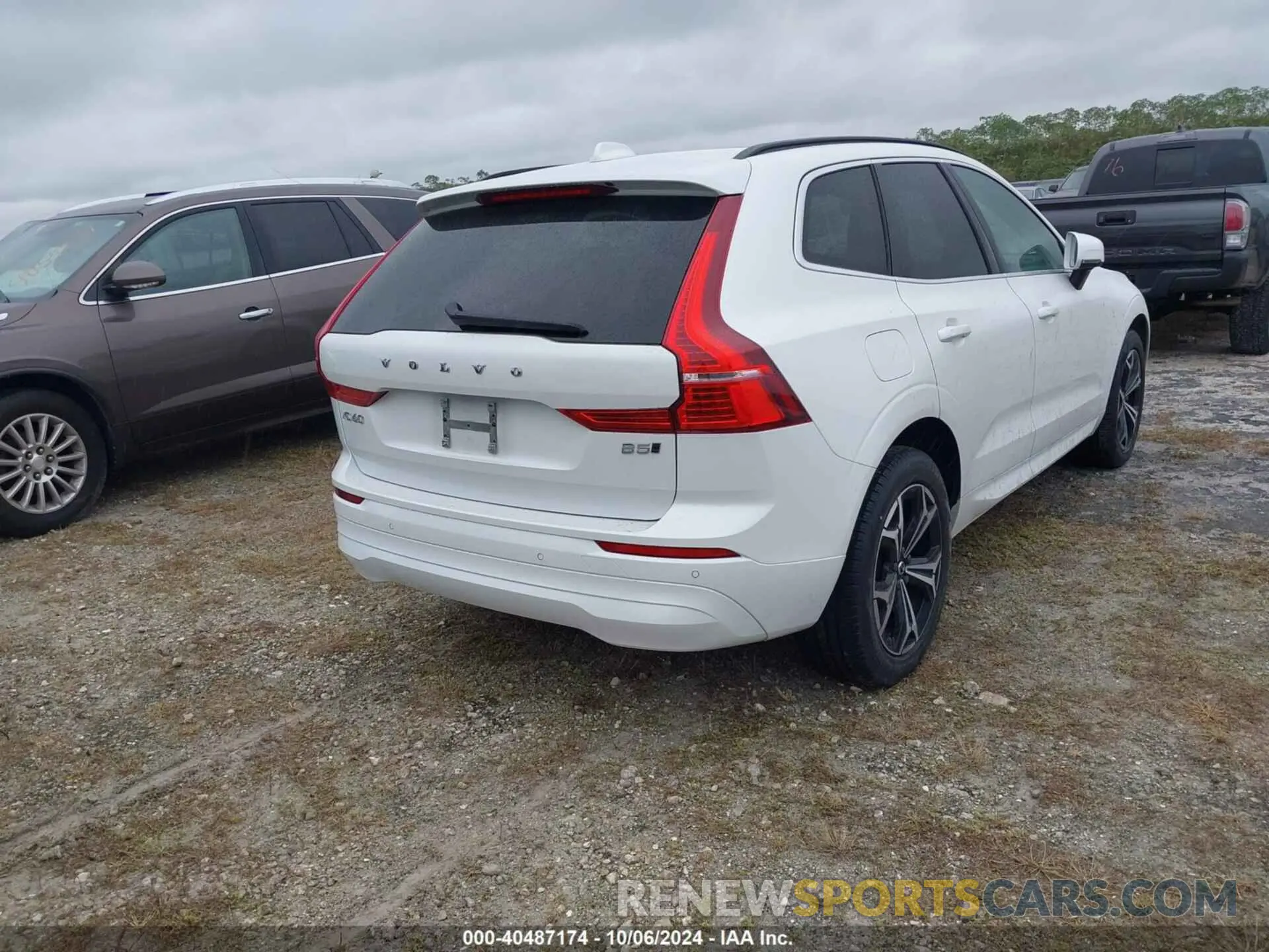 4 Photograph of a damaged car YV4L12RK1N1944981 VOLVO XC60 2022