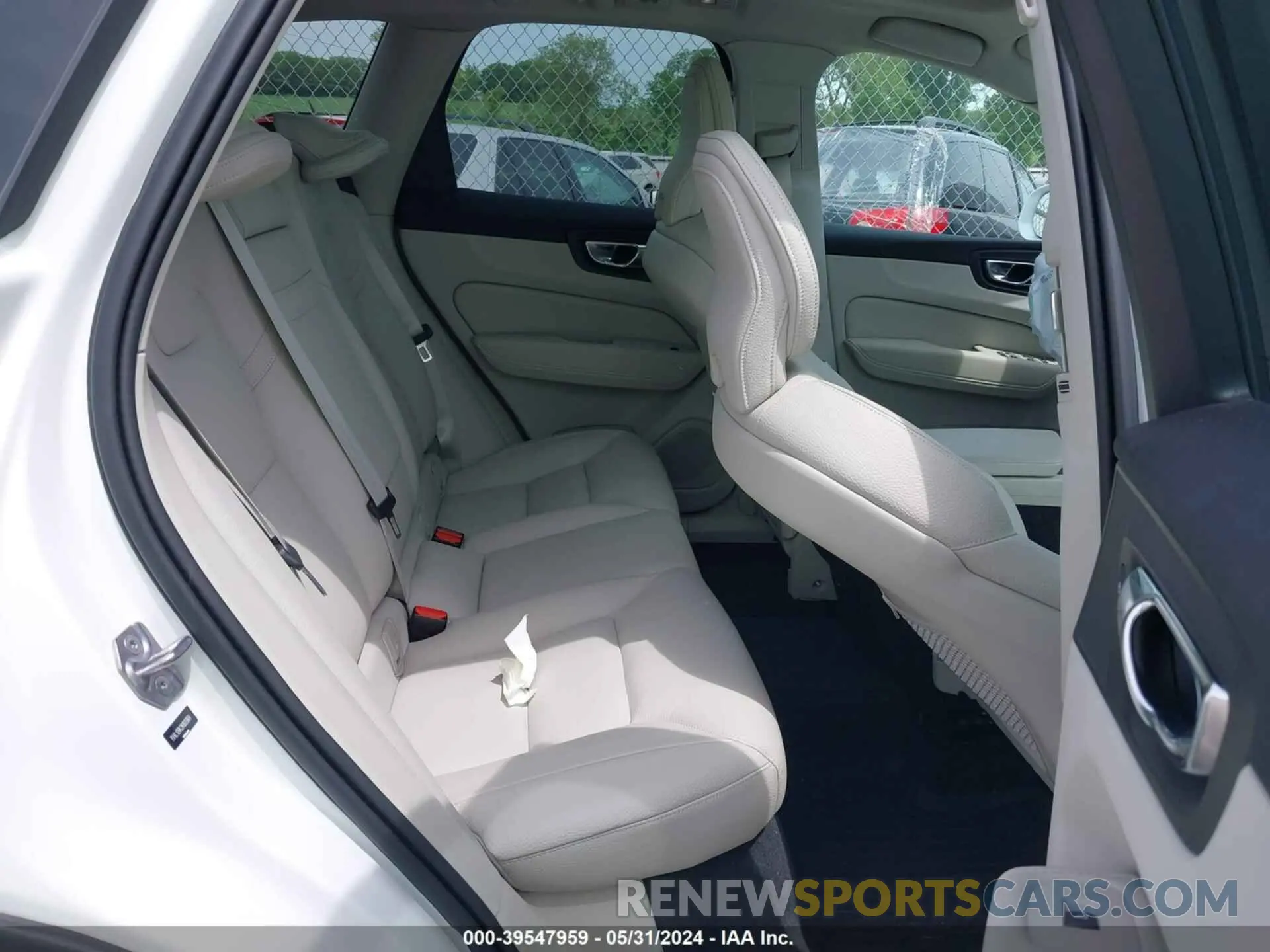 8 Photograph of a damaged car YV4L12RK2N1920804 VOLVO XC60 2022