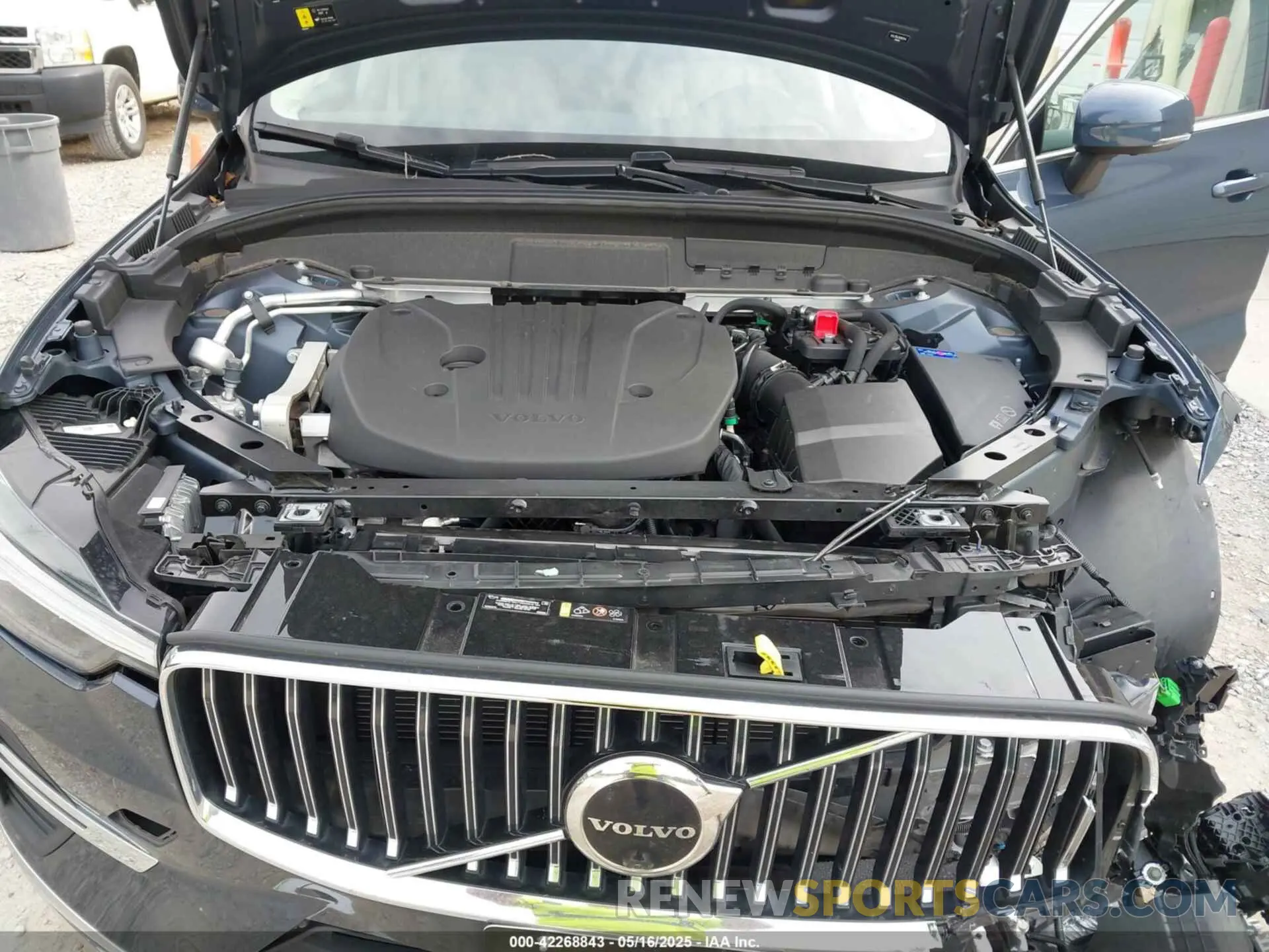 10 Photograph of a damaged car YV4L12RL0N1087044 VOLVO XC60 2022