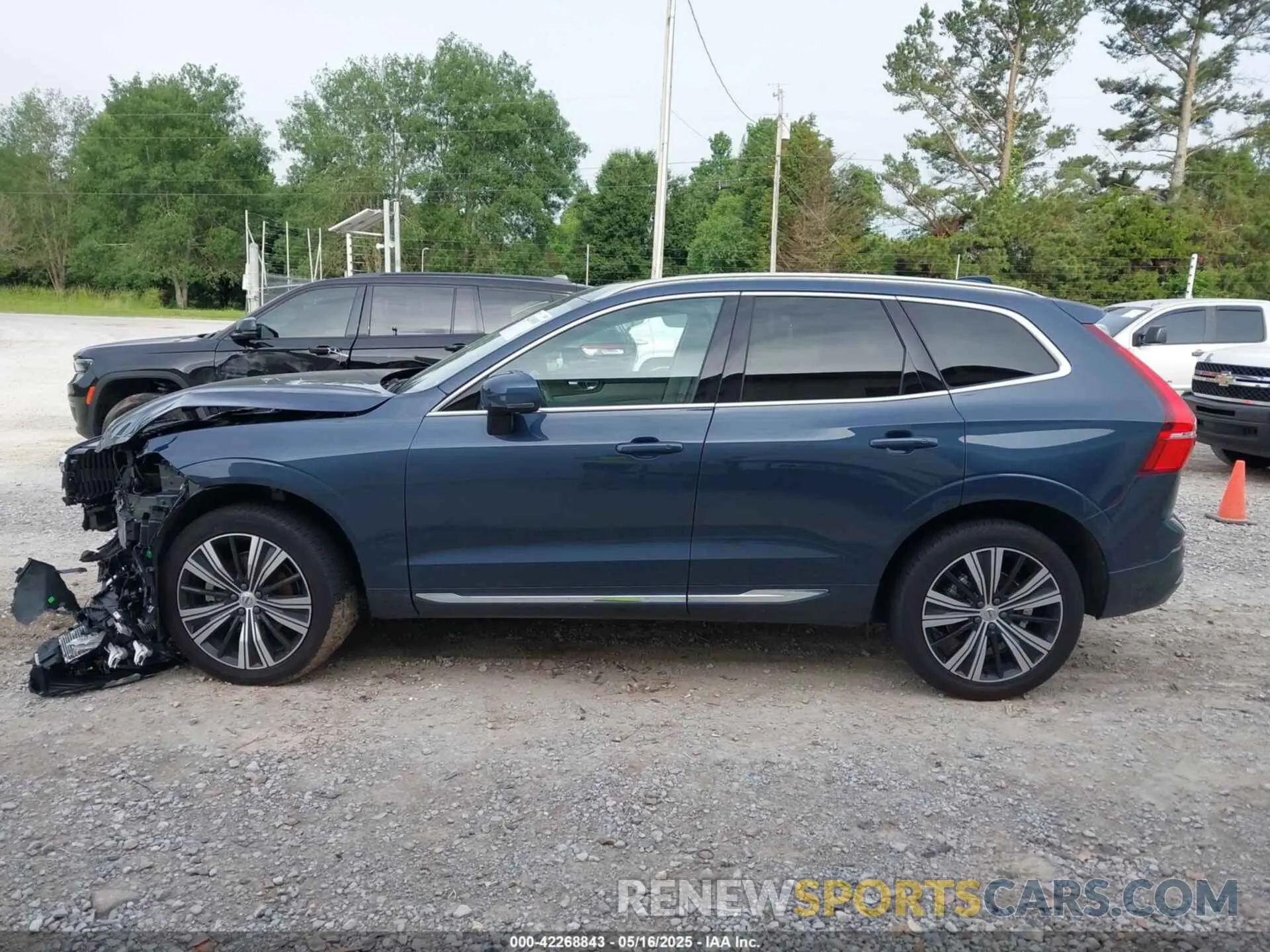 14 Photograph of a damaged car YV4L12RL0N1087044 VOLVO XC60 2022