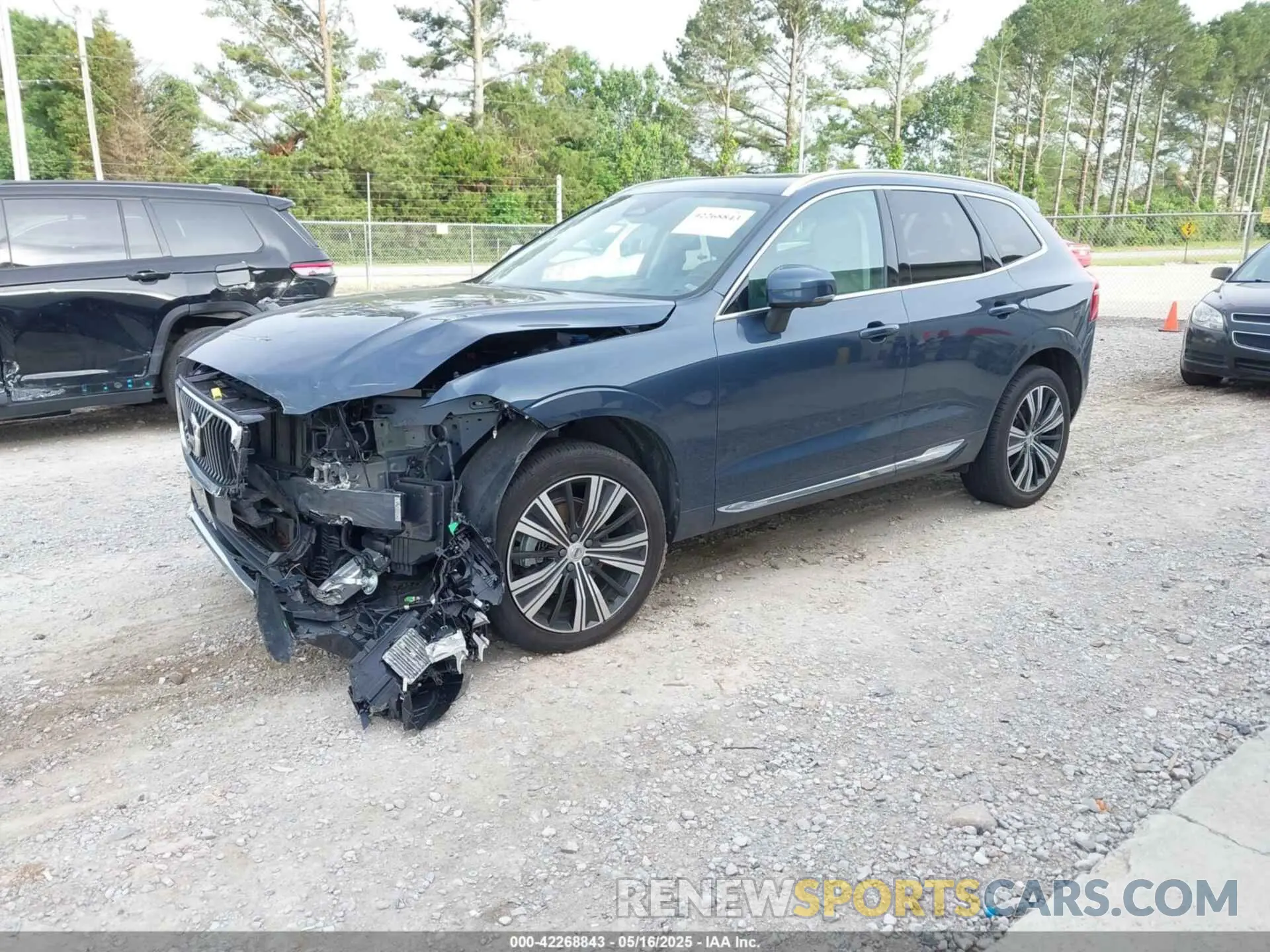 2 Photograph of a damaged car YV4L12RL0N1087044 VOLVO XC60 2022