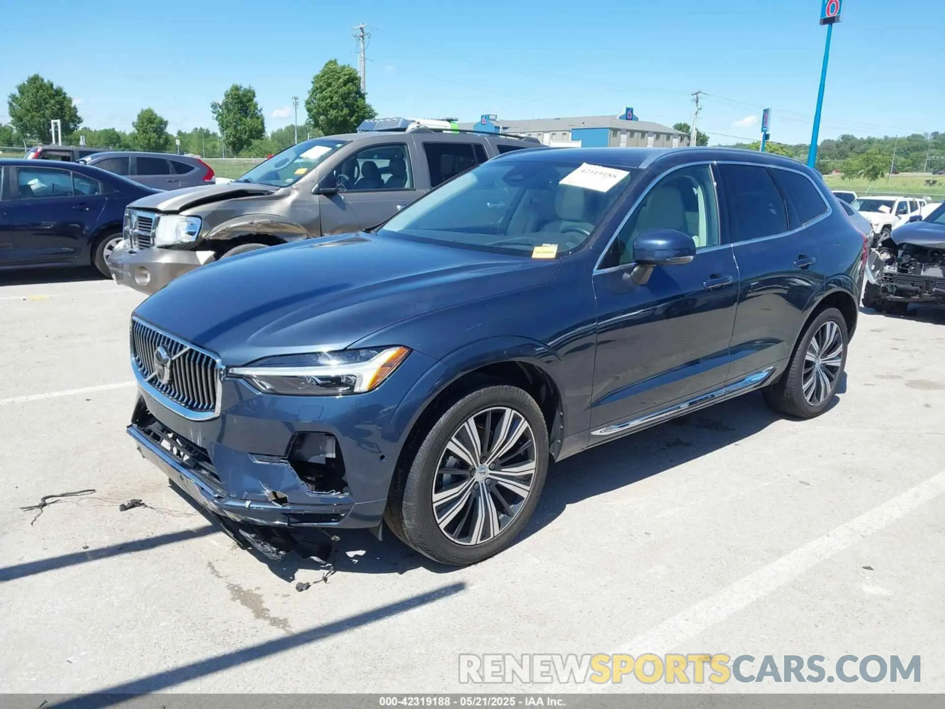 2 Photograph of a damaged car YV4L12RL9N1002850 VOLVO XC60 2022