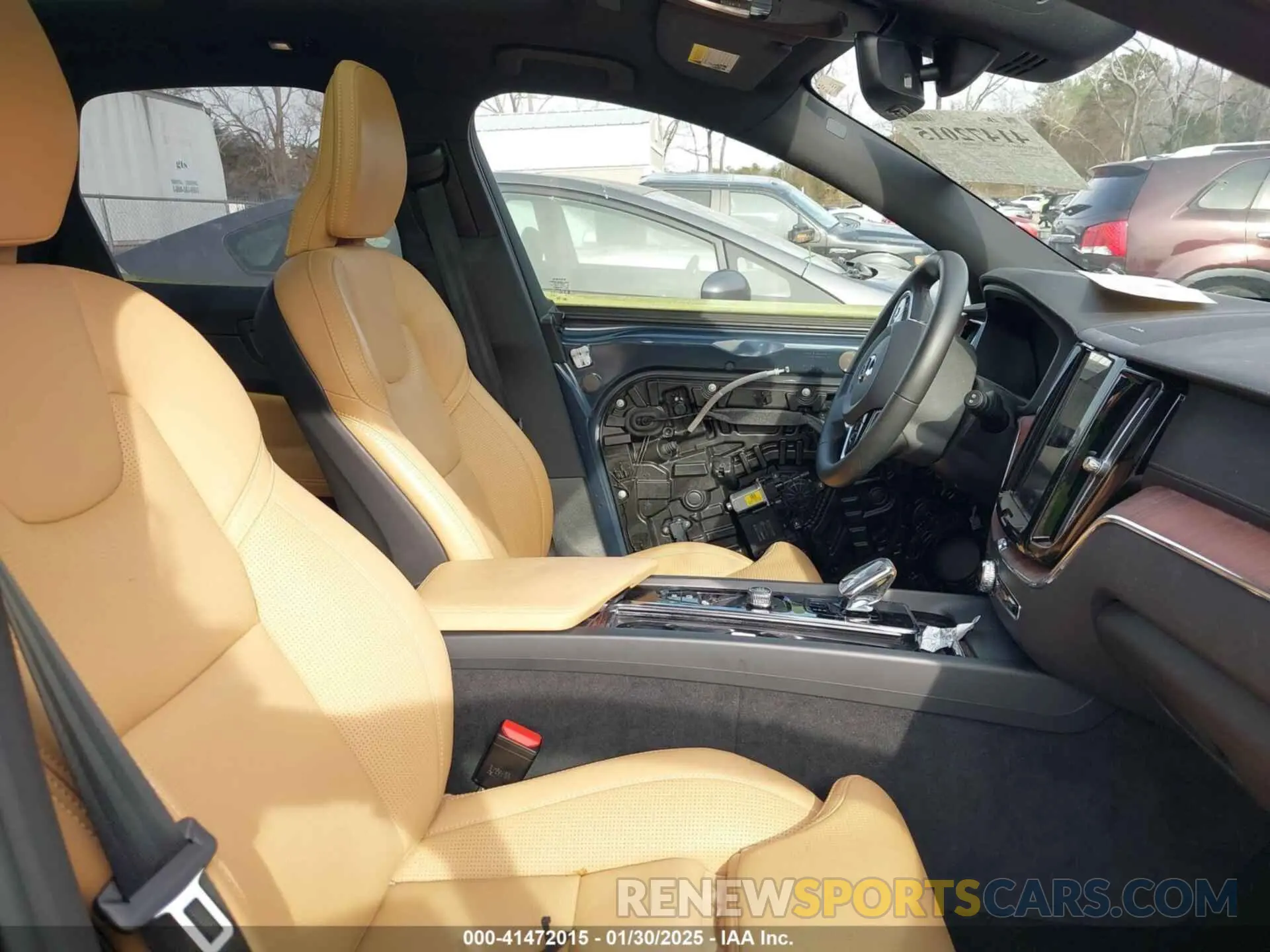 5 Photograph of a damaged car YV4062RX4P1341137 VOLVO XC60 2023