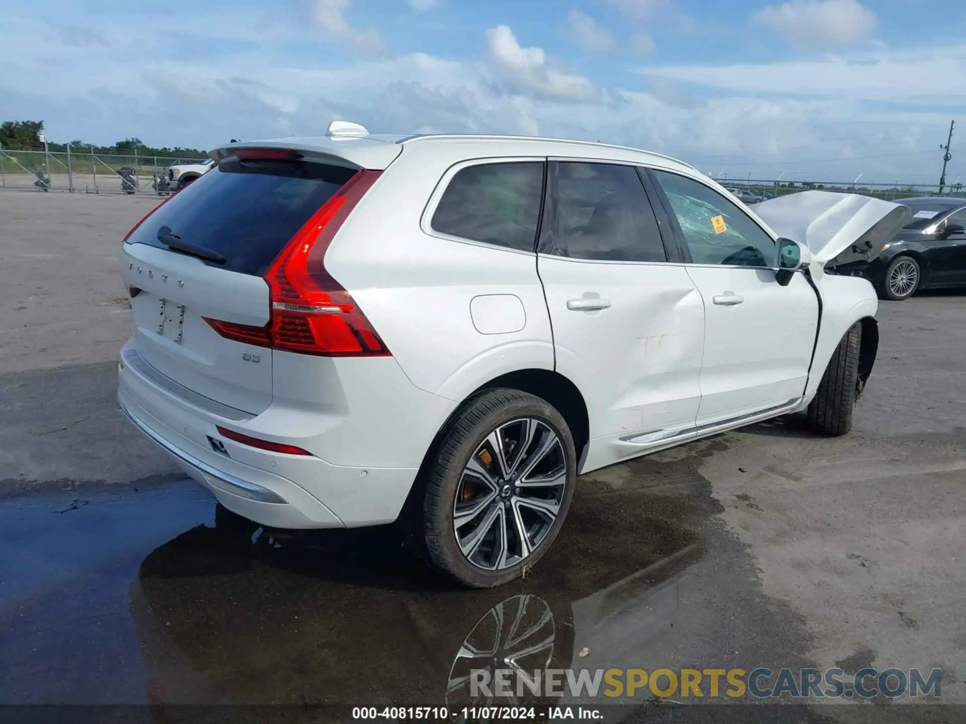 4 Photograph of a damaged car YV4L12DA1P1340199 VOLVO XC60 2023