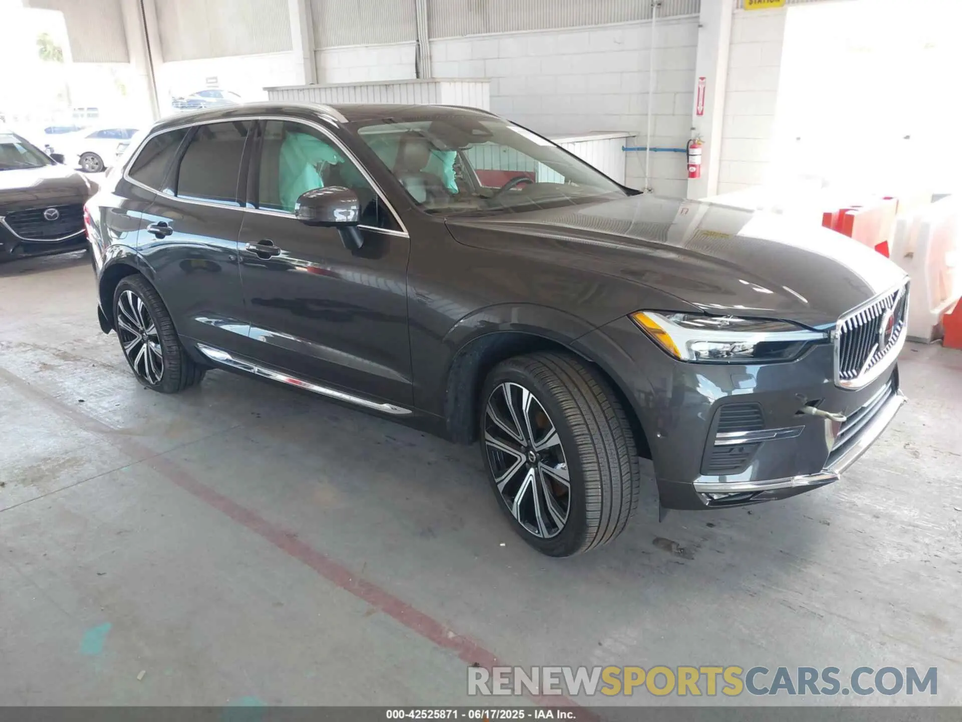 1 Photograph of a damaged car YV4L12DA6P1192325 VOLVO XC60 2023