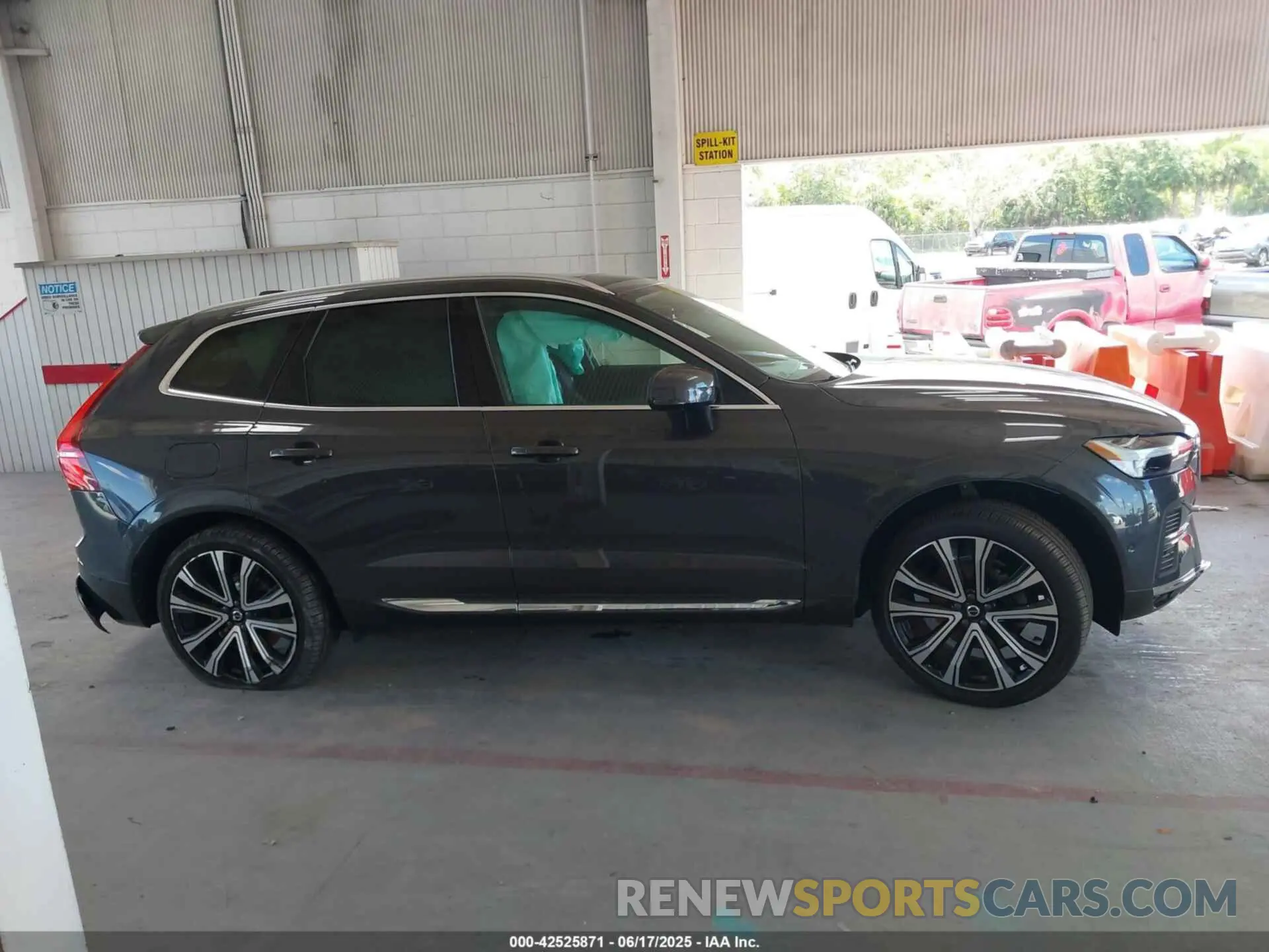13 Photograph of a damaged car YV4L12DA6P1192325 VOLVO XC60 2023