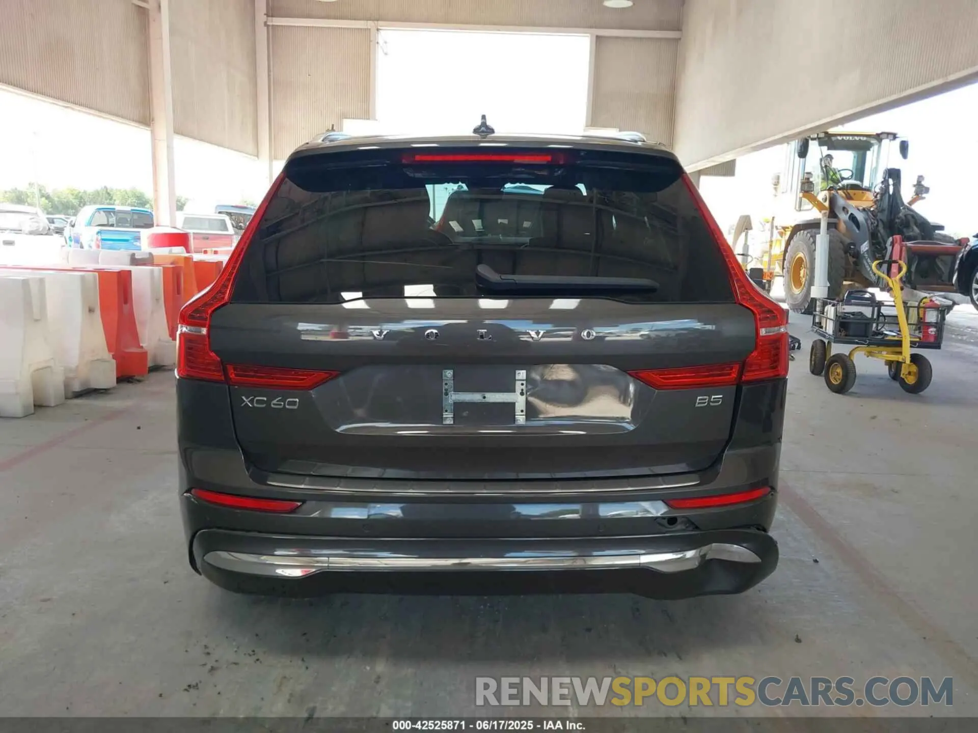 16 Photograph of a damaged car YV4L12DA6P1192325 VOLVO XC60 2023