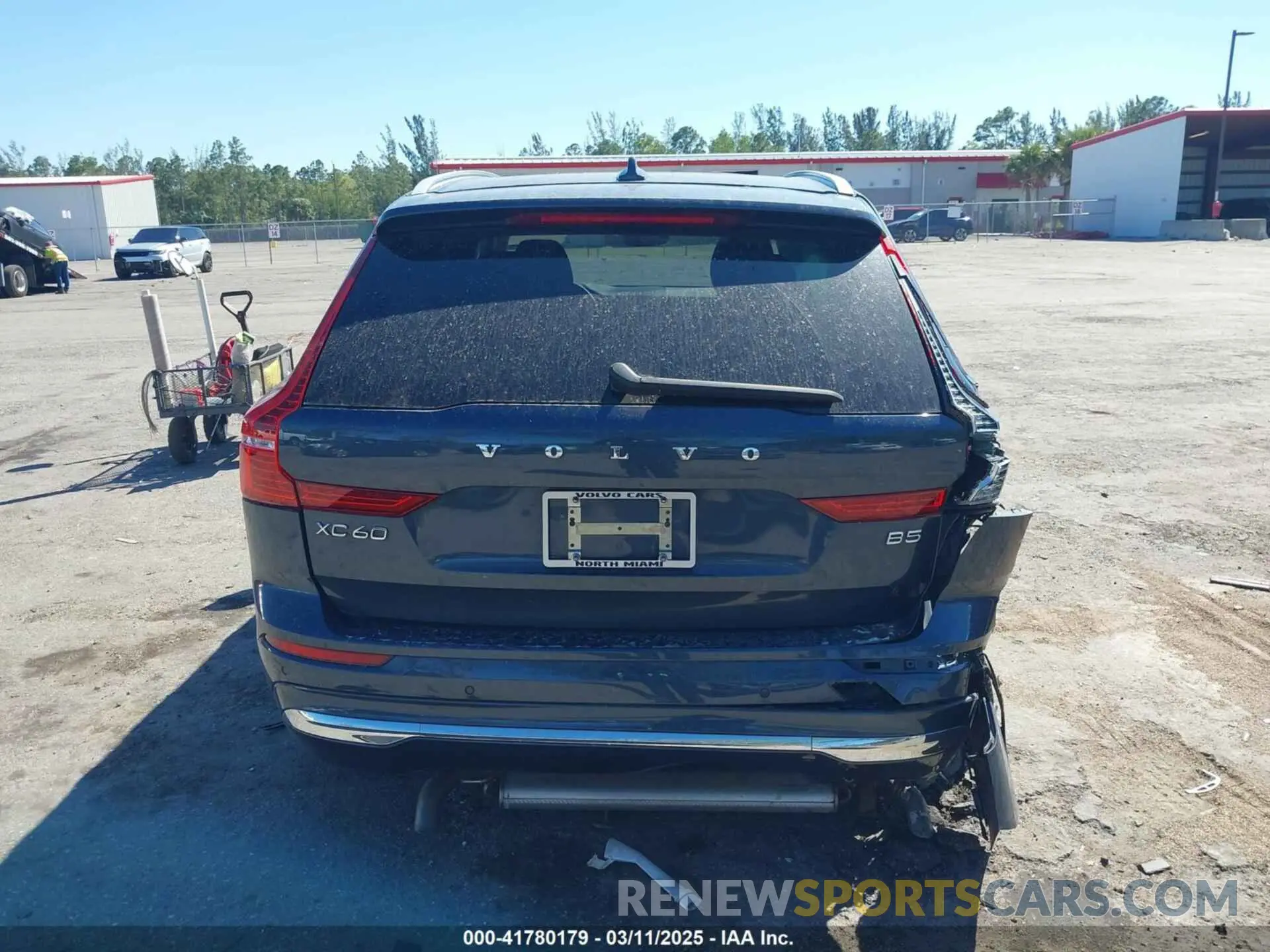 16 Photograph of a damaged car YV4L12DE1P1373903 VOLVO XC60 2023