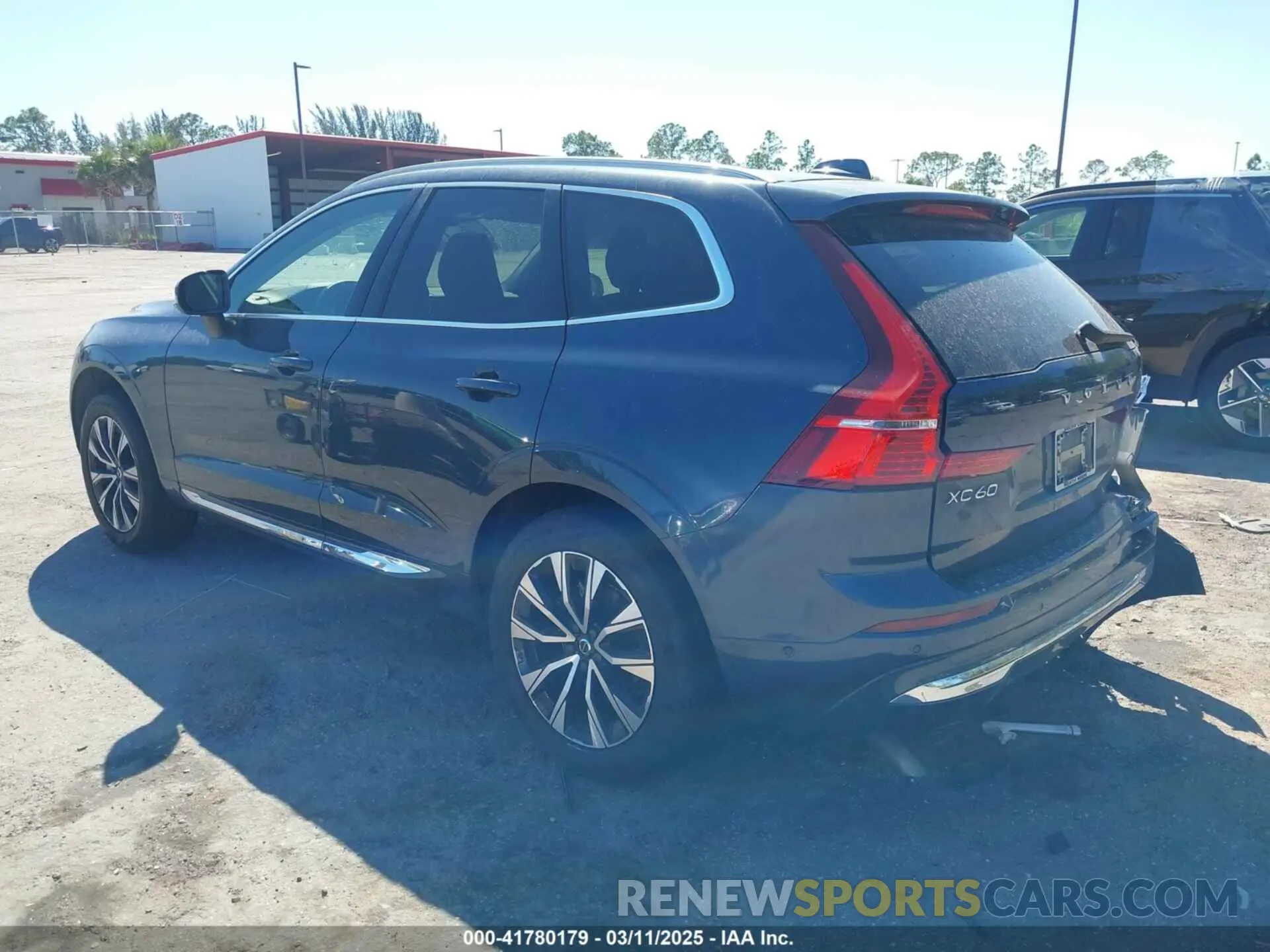 3 Photograph of a damaged car YV4L12DE1P1373903 VOLVO XC60 2023