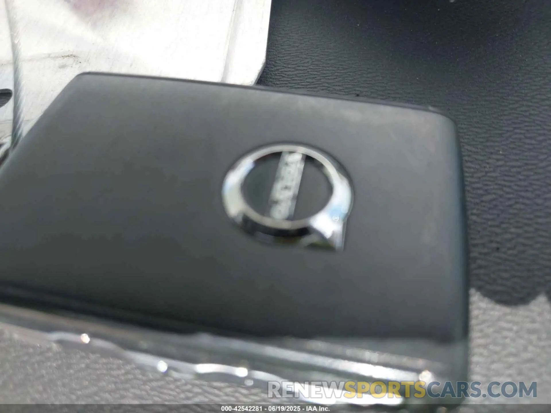 11 Photograph of a damaged car YV4L12DE2P1302404 VOLVO XC60 2023