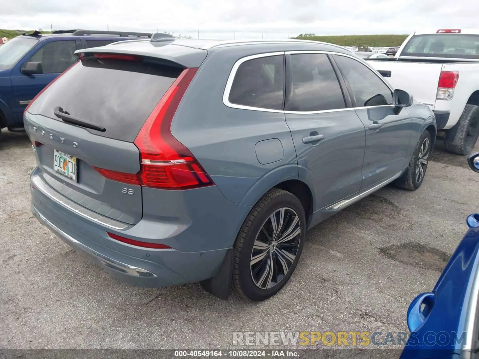 4 Photograph of a damaged car YV4L12DN0P1383743 VOLVO XC60 2023