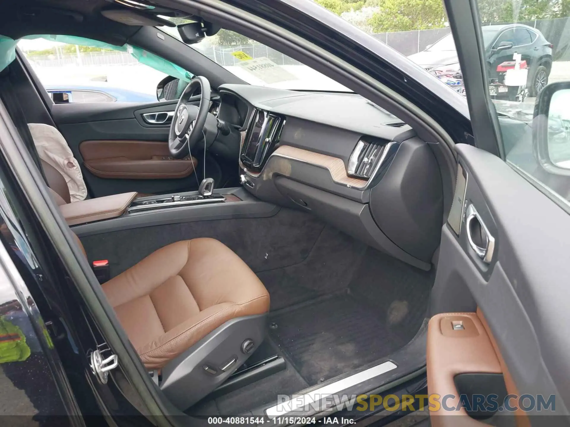 5 Photograph of a damaged car YV4L12DN9P1194699 VOLVO XC60 2023