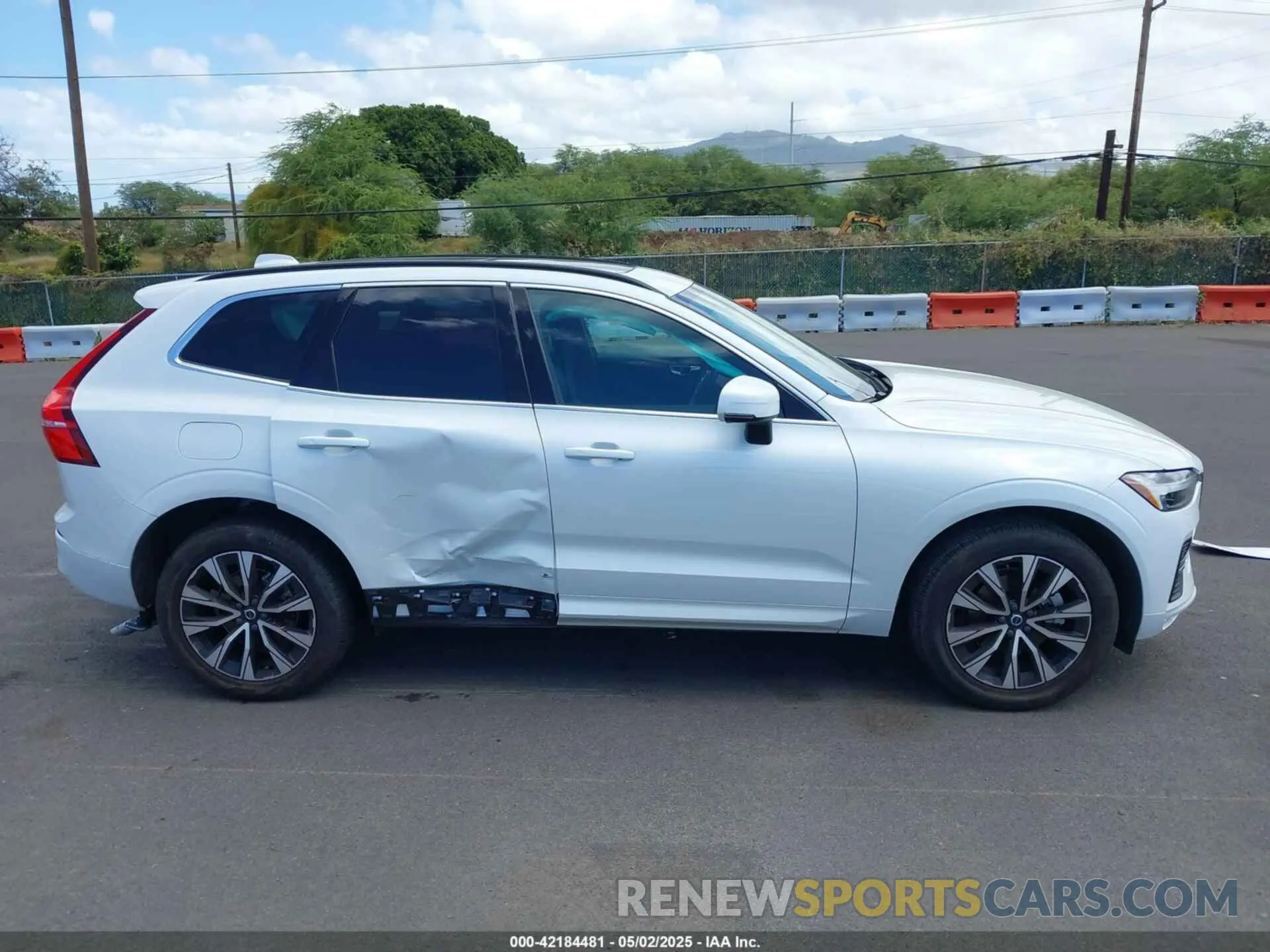 14 Photograph of a damaged car YV4L12DVXP1218167 VOLVO XC60 2023