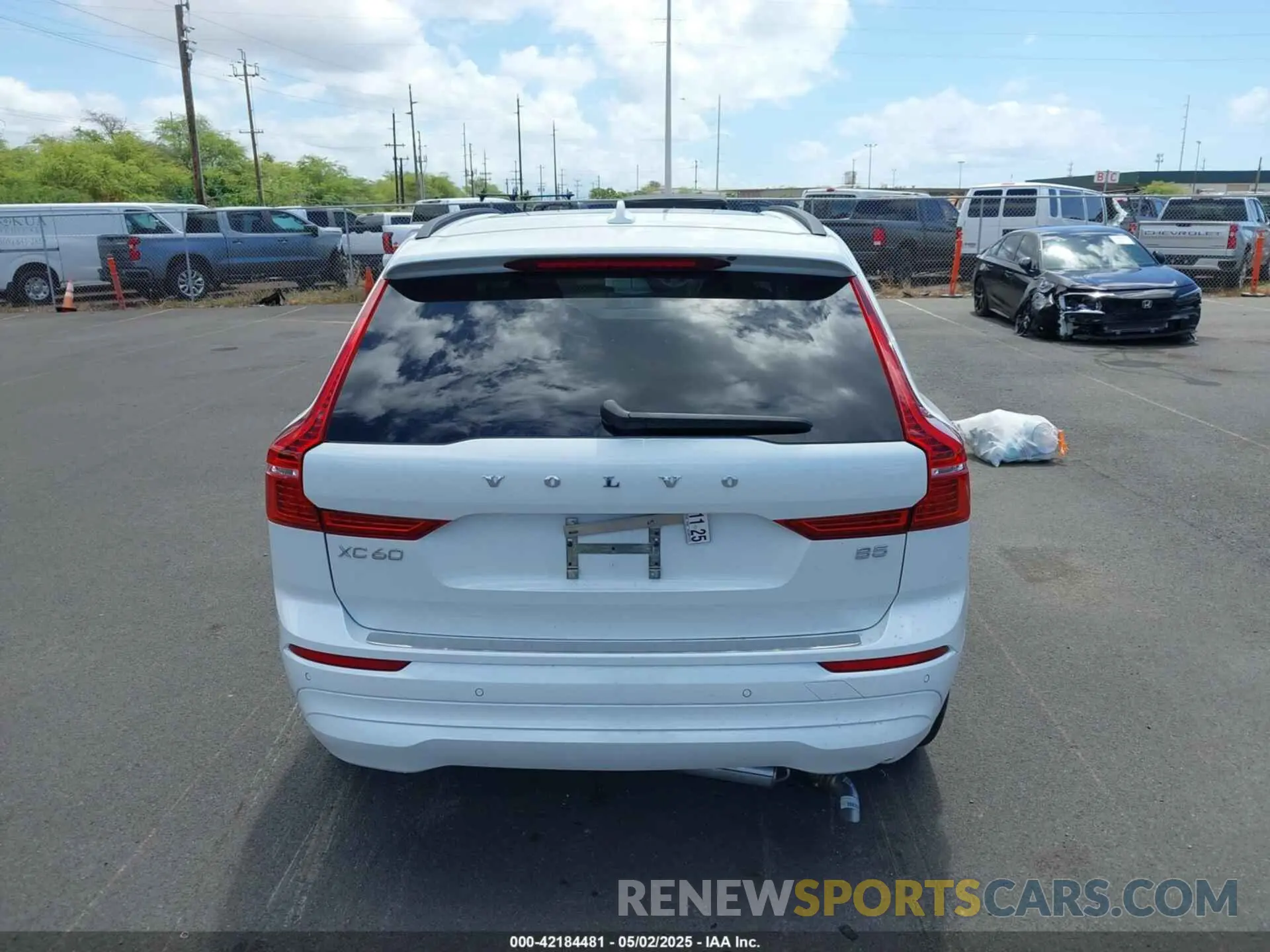 17 Photograph of a damaged car YV4L12DVXP1218167 VOLVO XC60 2023
