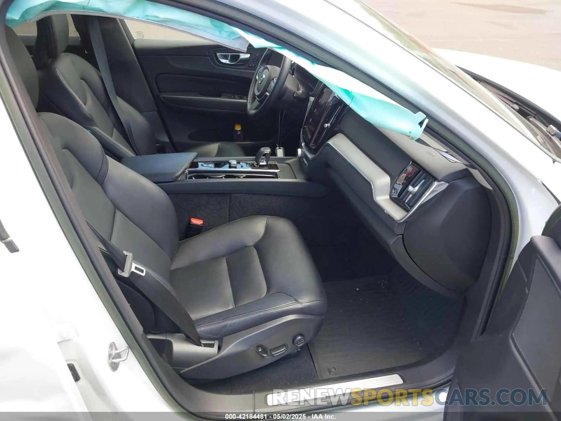 5 Photograph of a damaged car YV4L12DVXP1218167 VOLVO XC60 2023