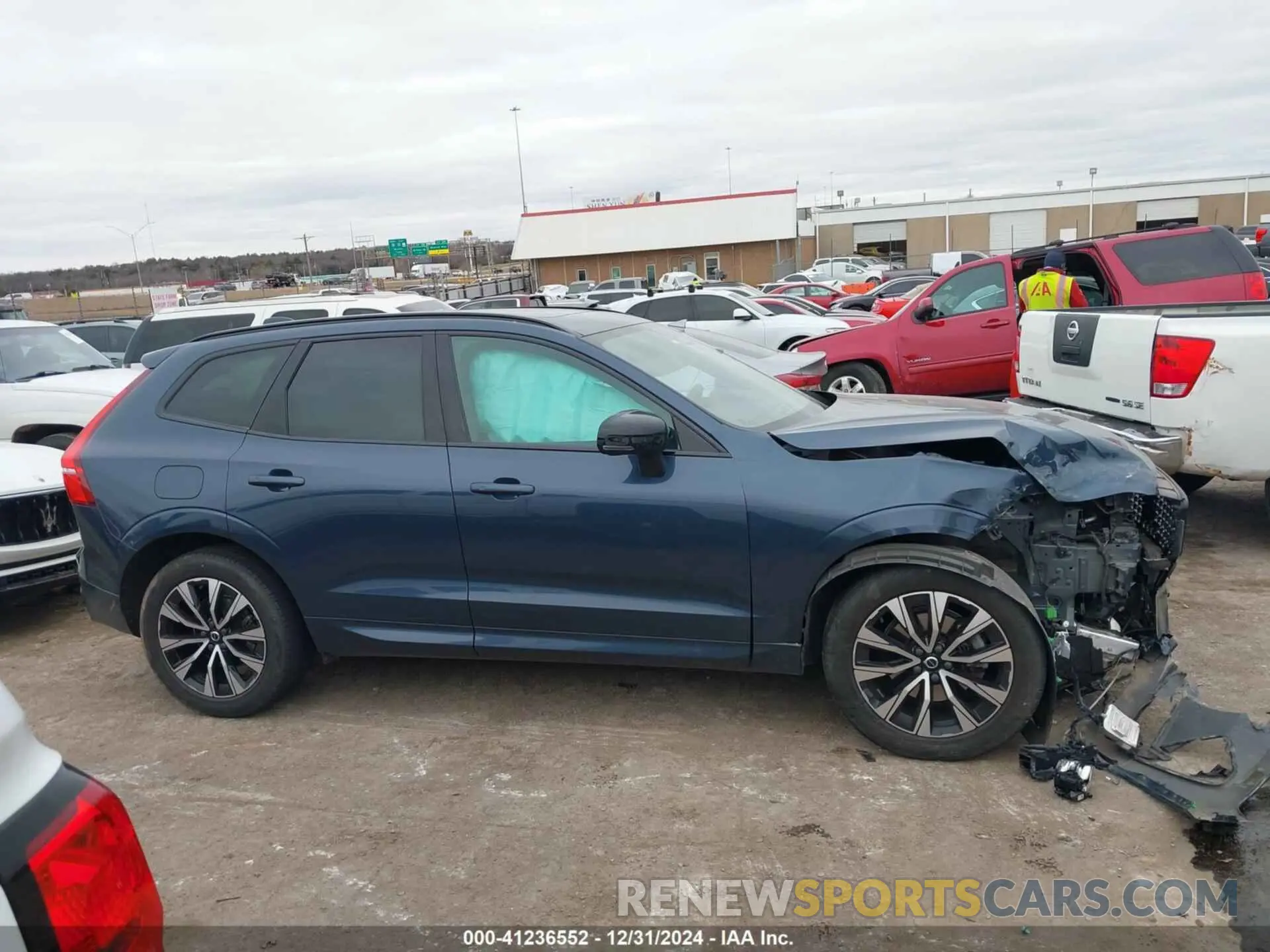 13 Photograph of a damaged car YV4L12DW2P1260907 VOLVO XC60 2023