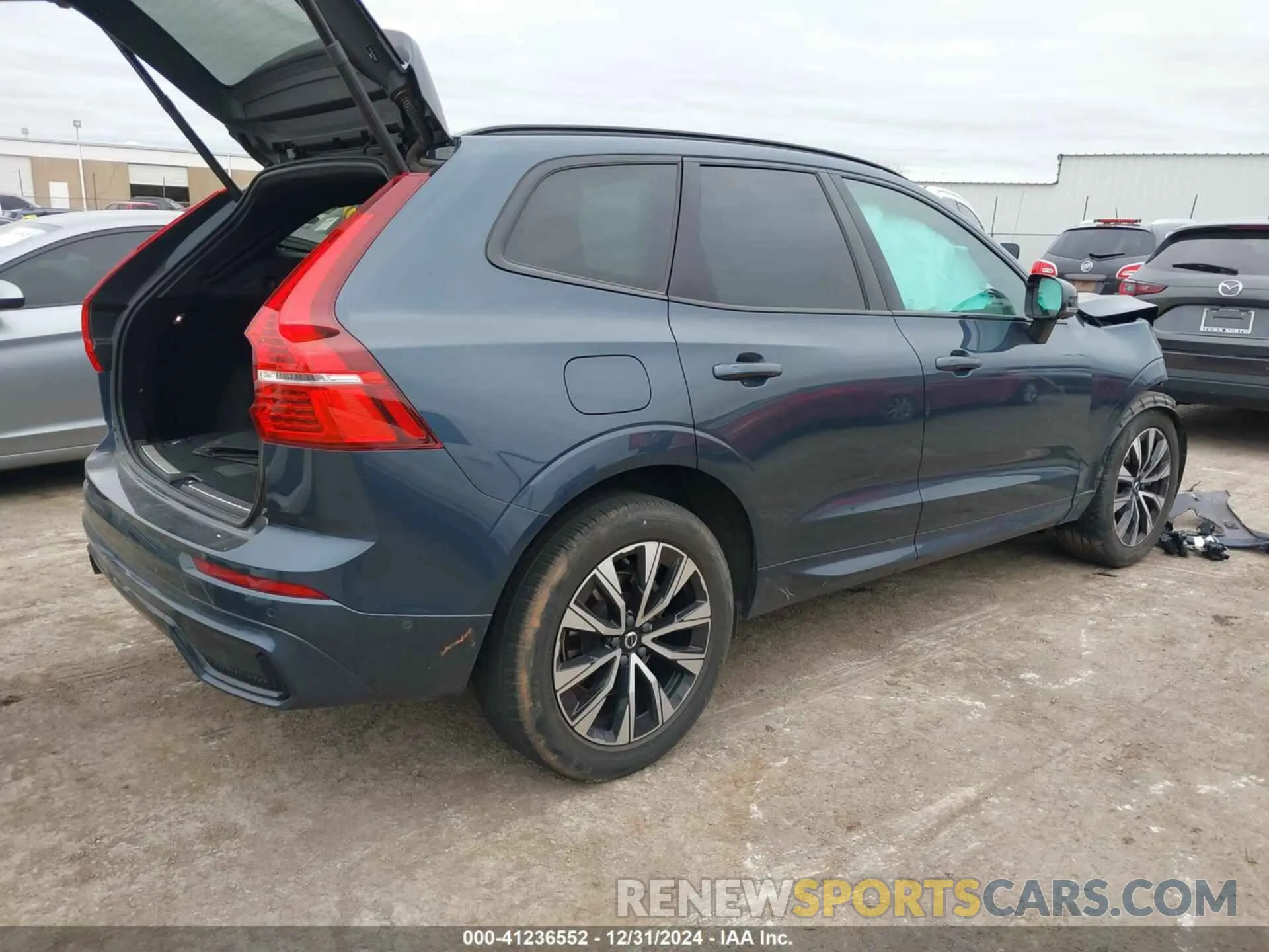 4 Photograph of a damaged car YV4L12DW2P1260907 VOLVO XC60 2023