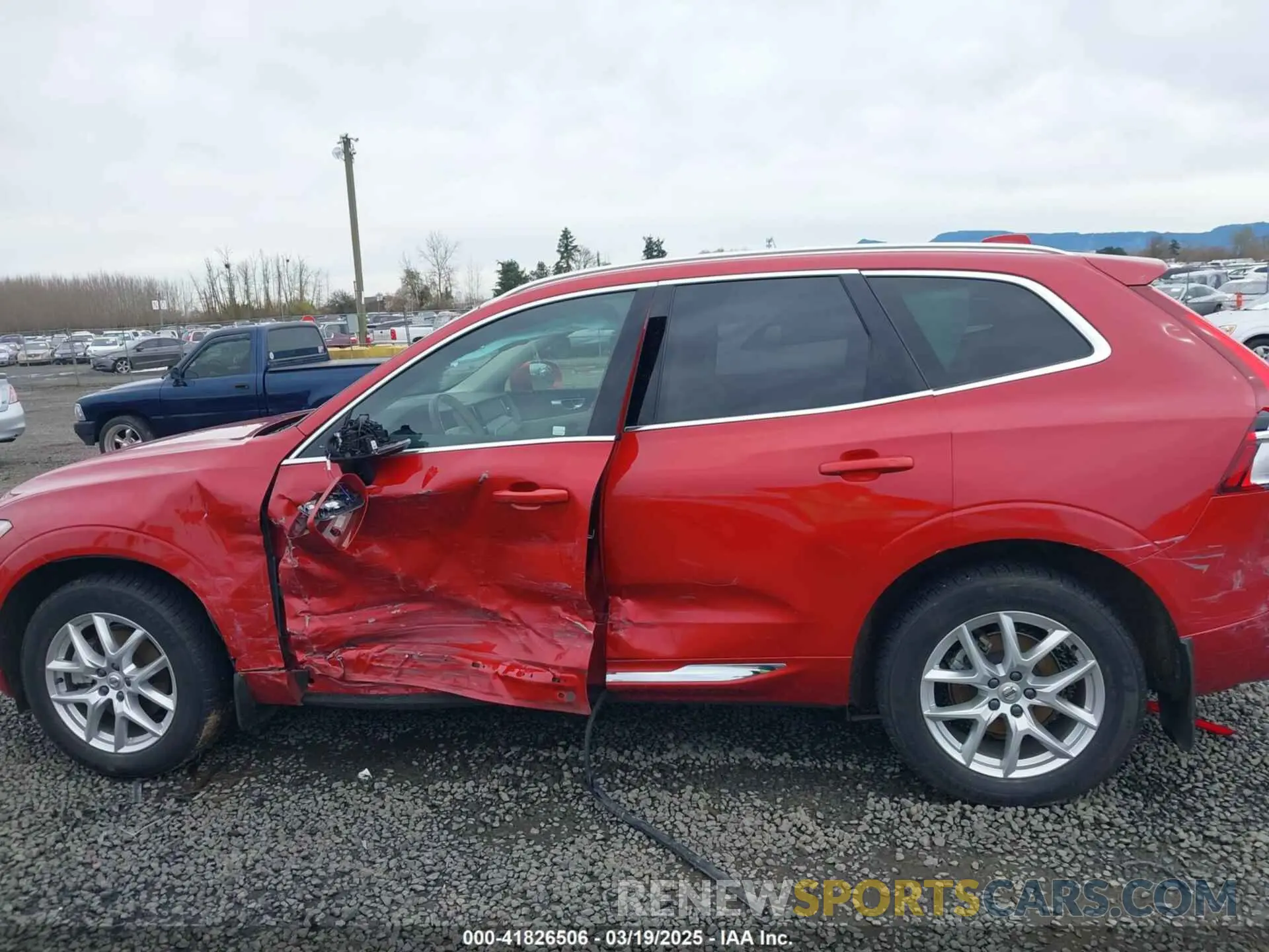 6 Photograph of a damaged car YV4L12RA7P1383373 VOLVO XC60 2023
