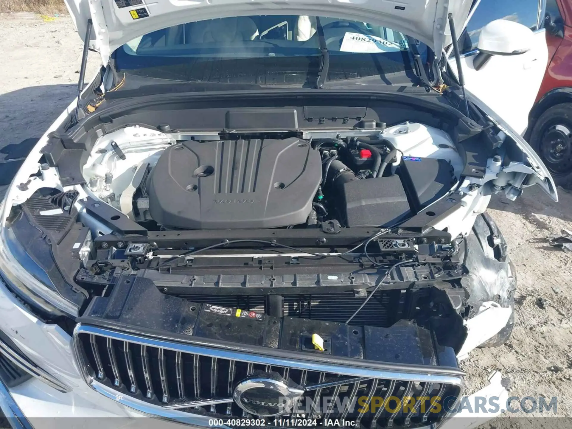 10 Photograph of a damaged car YV4L12RE4P1255112 VOLVO XC60 2023