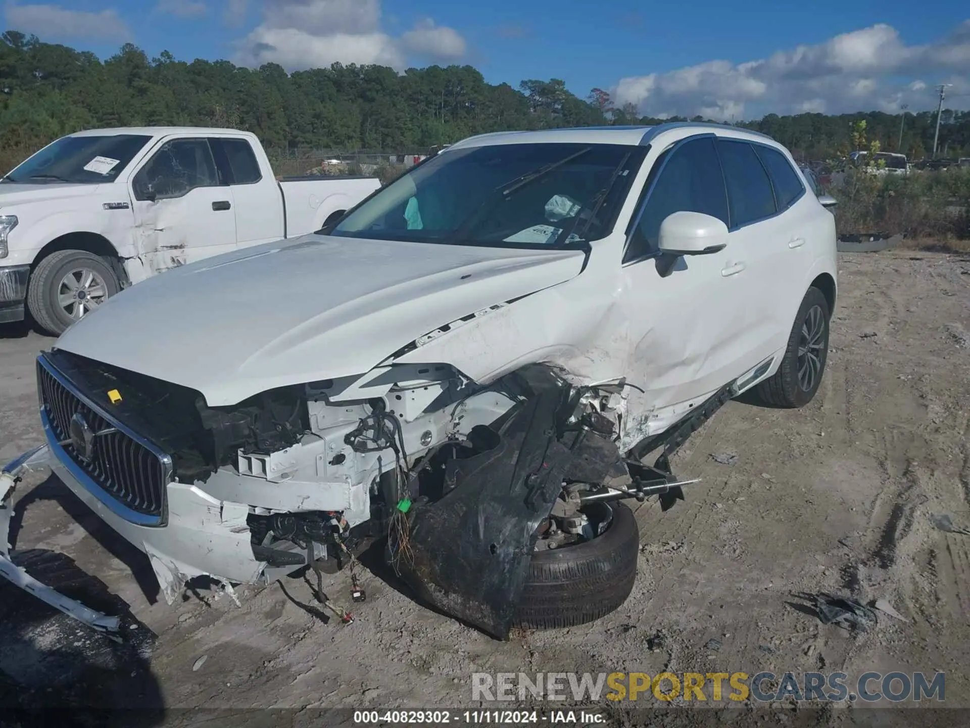 2 Photograph of a damaged car YV4L12RE4P1255112 VOLVO XC60 2023