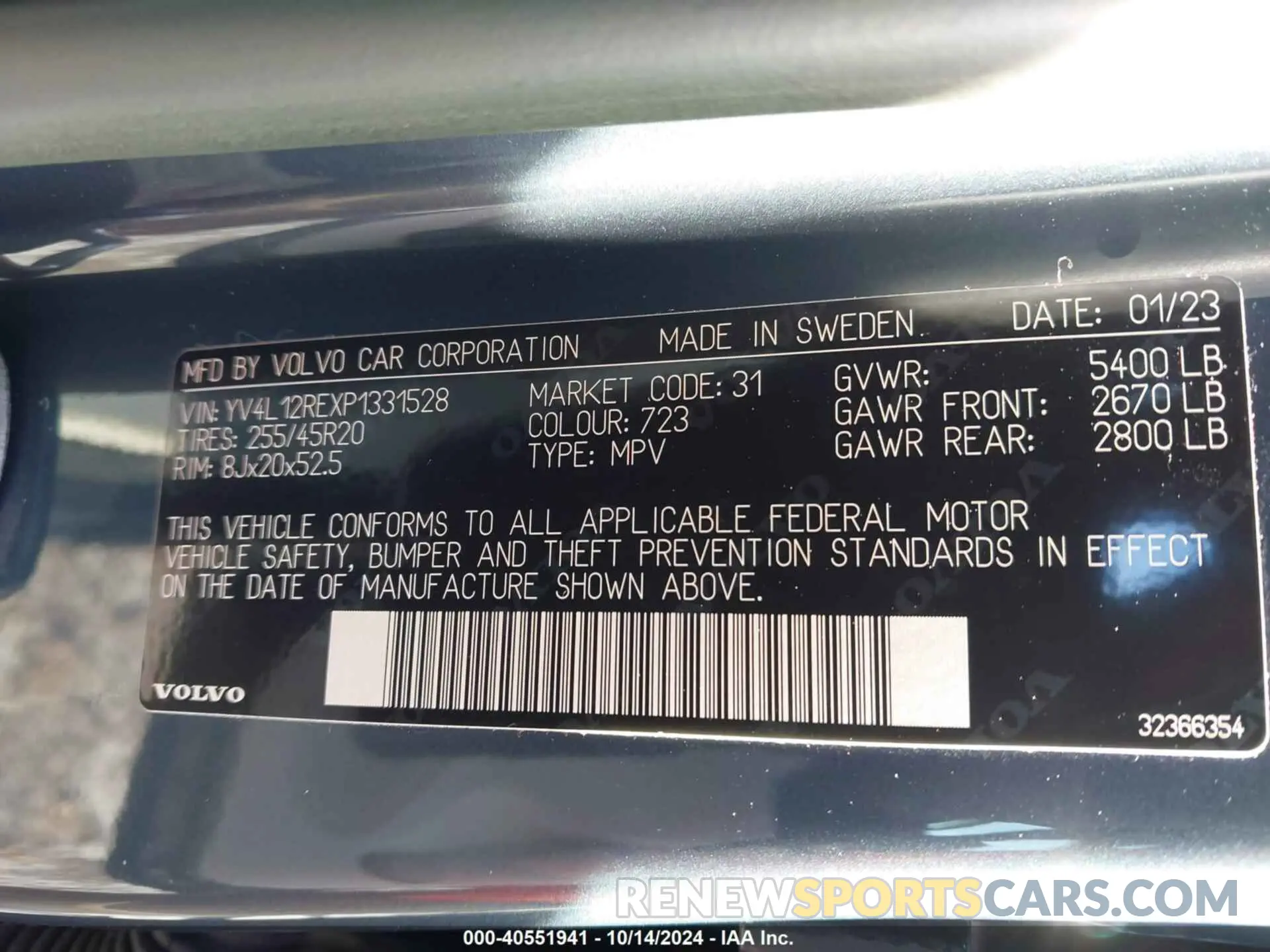 9 Photograph of a damaged car YV4L12REXP1331528 VOLVO XC60 2023
