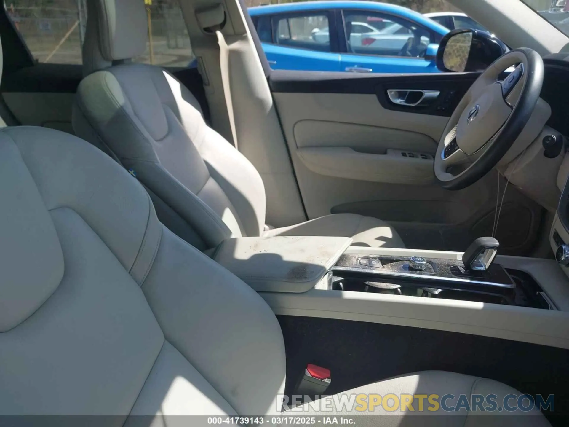 5 Photograph of a damaged car YV4L12RK4P1296071 VOLVO XC60 2023
