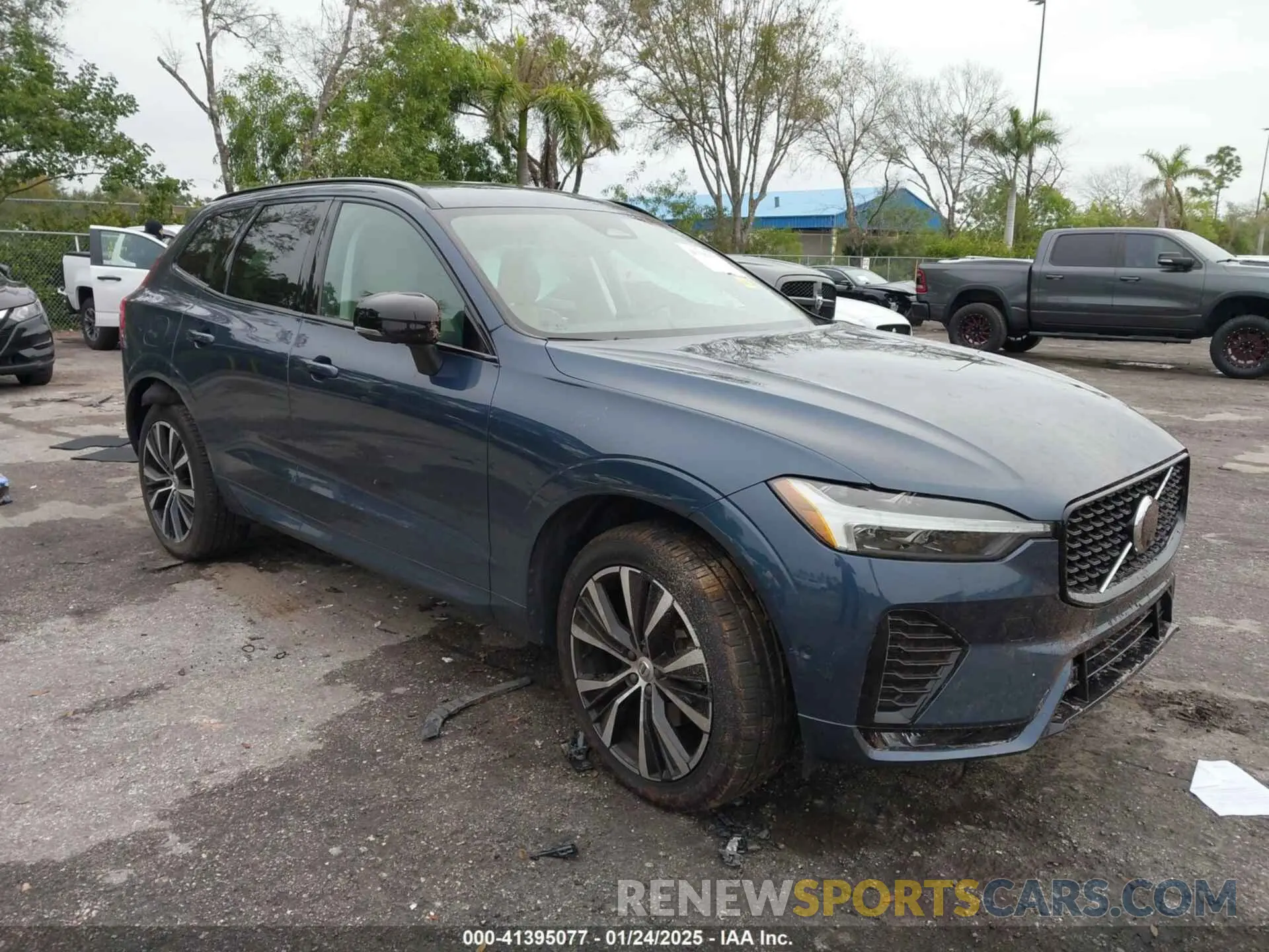 1 Photograph of a damaged car YV4L12RL8P1352795 VOLVO XC60 2023