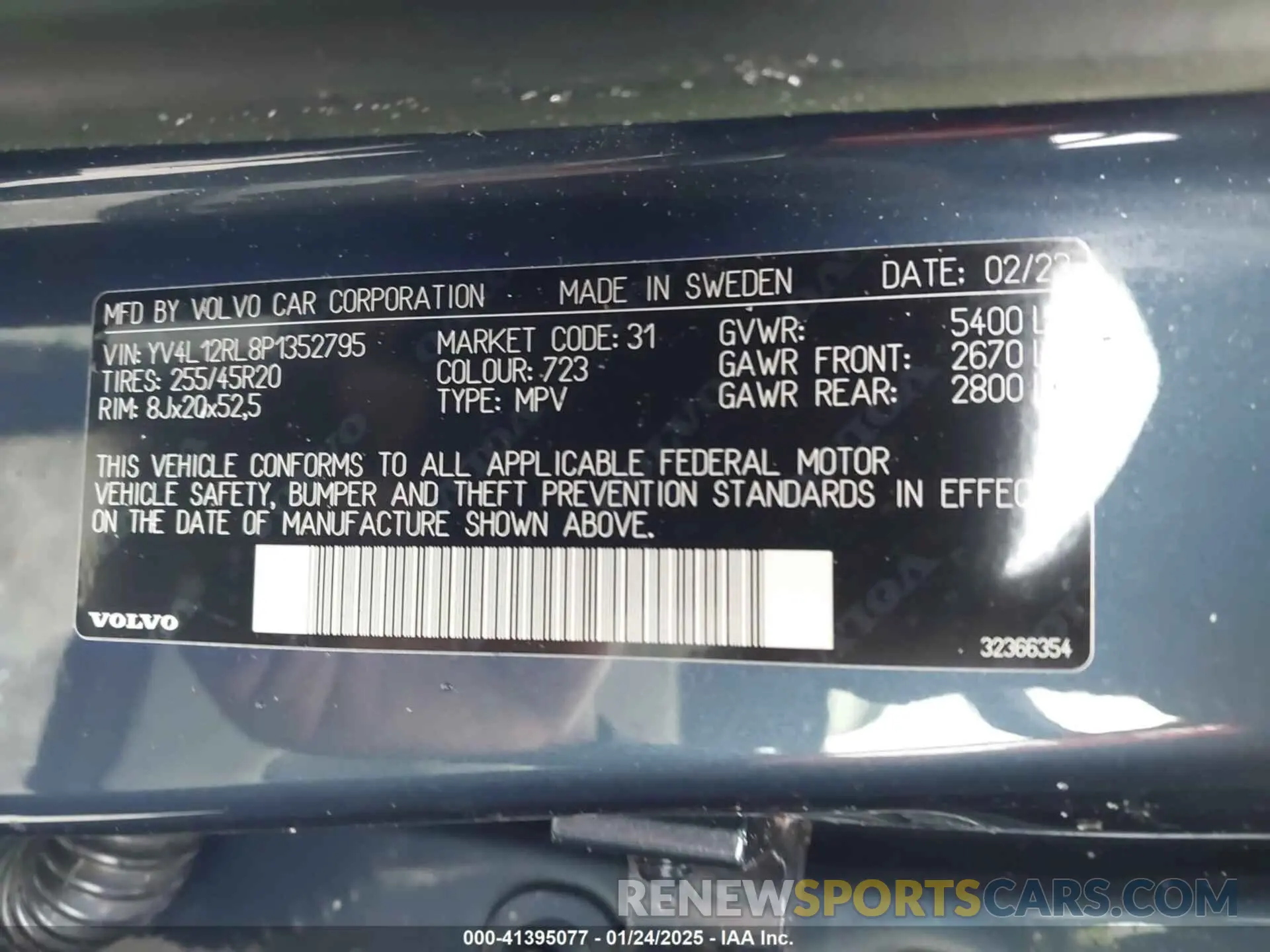 9 Photograph of a damaged car YV4L12RL8P1352795 VOLVO XC60 2023
