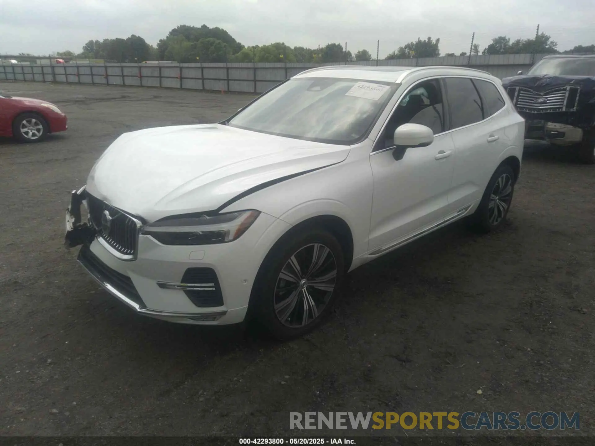 2 Photograph of a damaged car YV4L12RN1P1205347 VOLVO XC60 2023