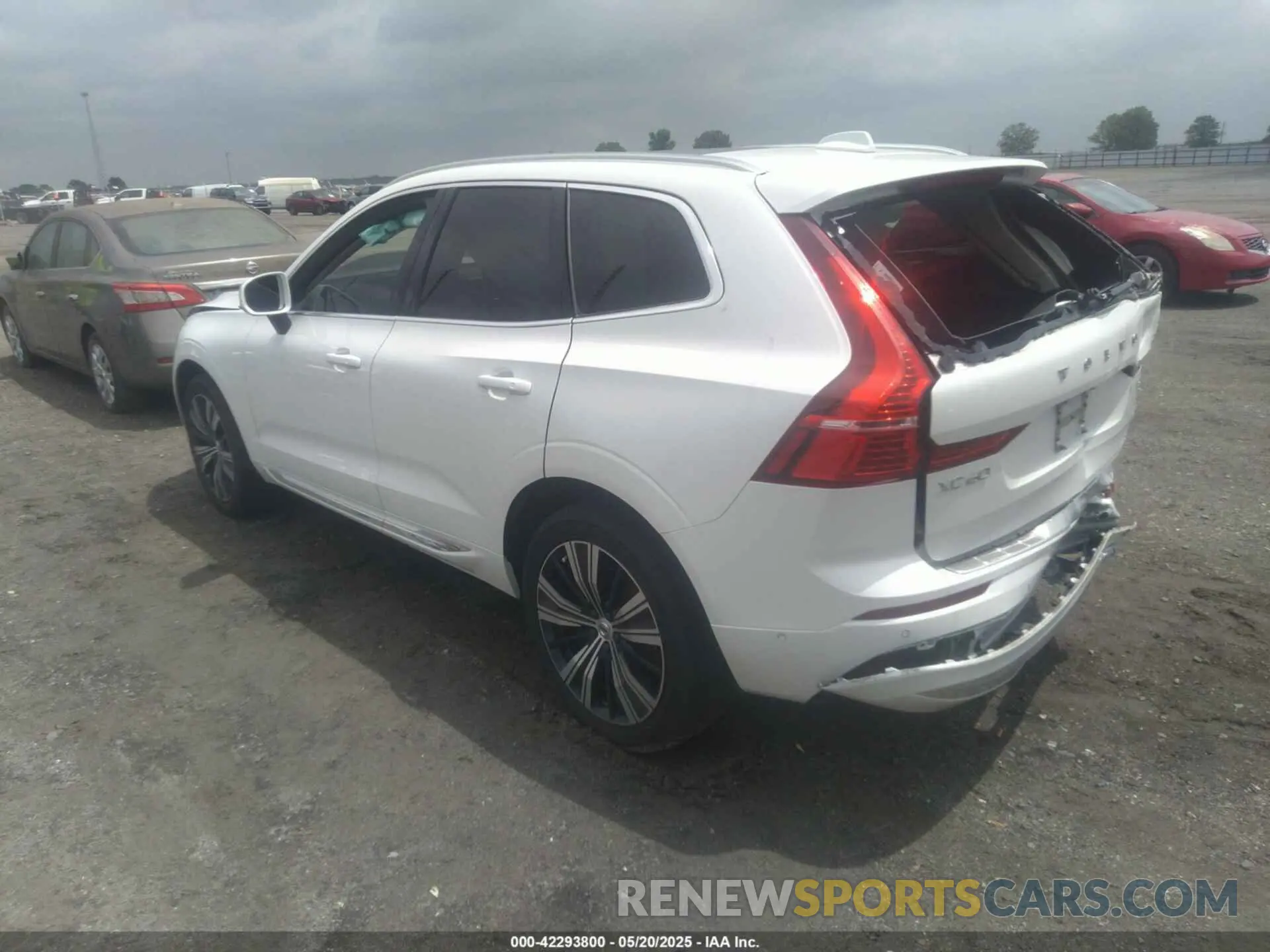 3 Photograph of a damaged car YV4L12RN1P1205347 VOLVO XC60 2023