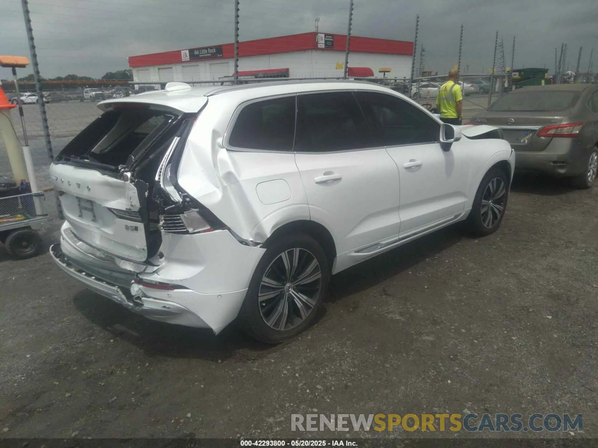 4 Photograph of a damaged car YV4L12RN1P1205347 VOLVO XC60 2023