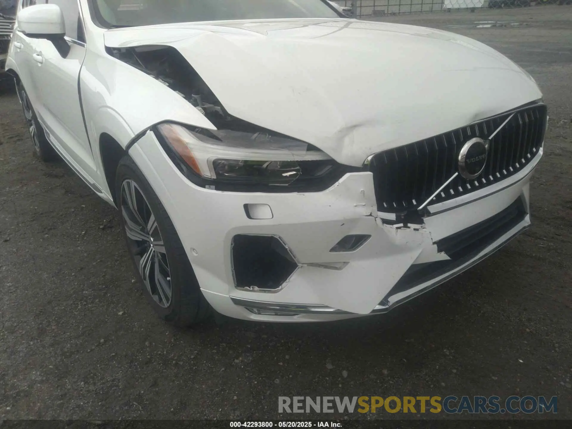 6 Photograph of a damaged car YV4L12RN1P1205347 VOLVO XC60 2023
