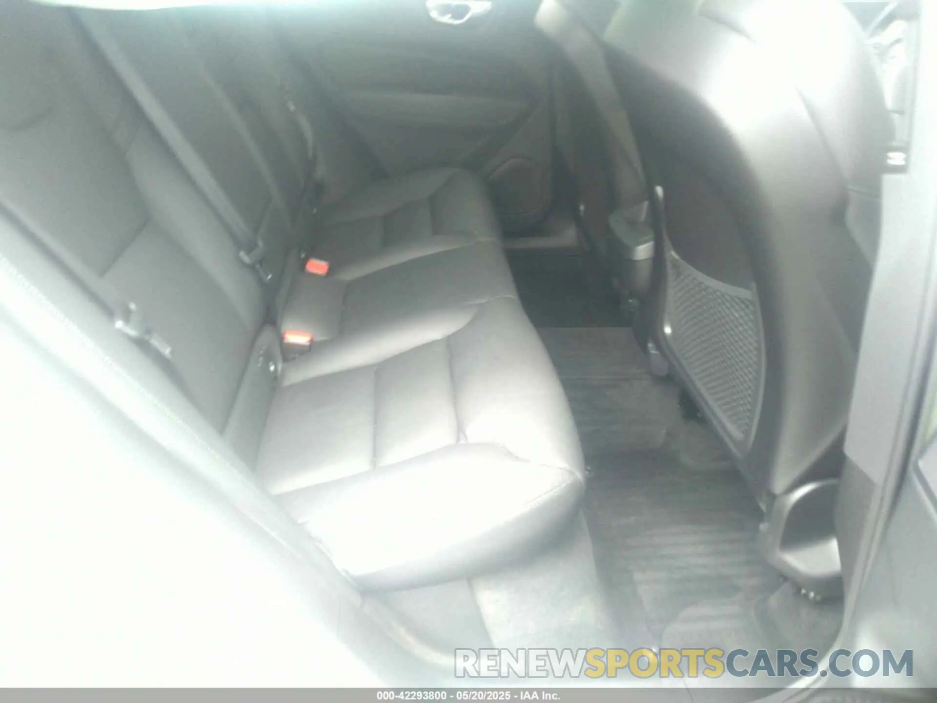 8 Photograph of a damaged car YV4L12RN1P1205347 VOLVO XC60 2023