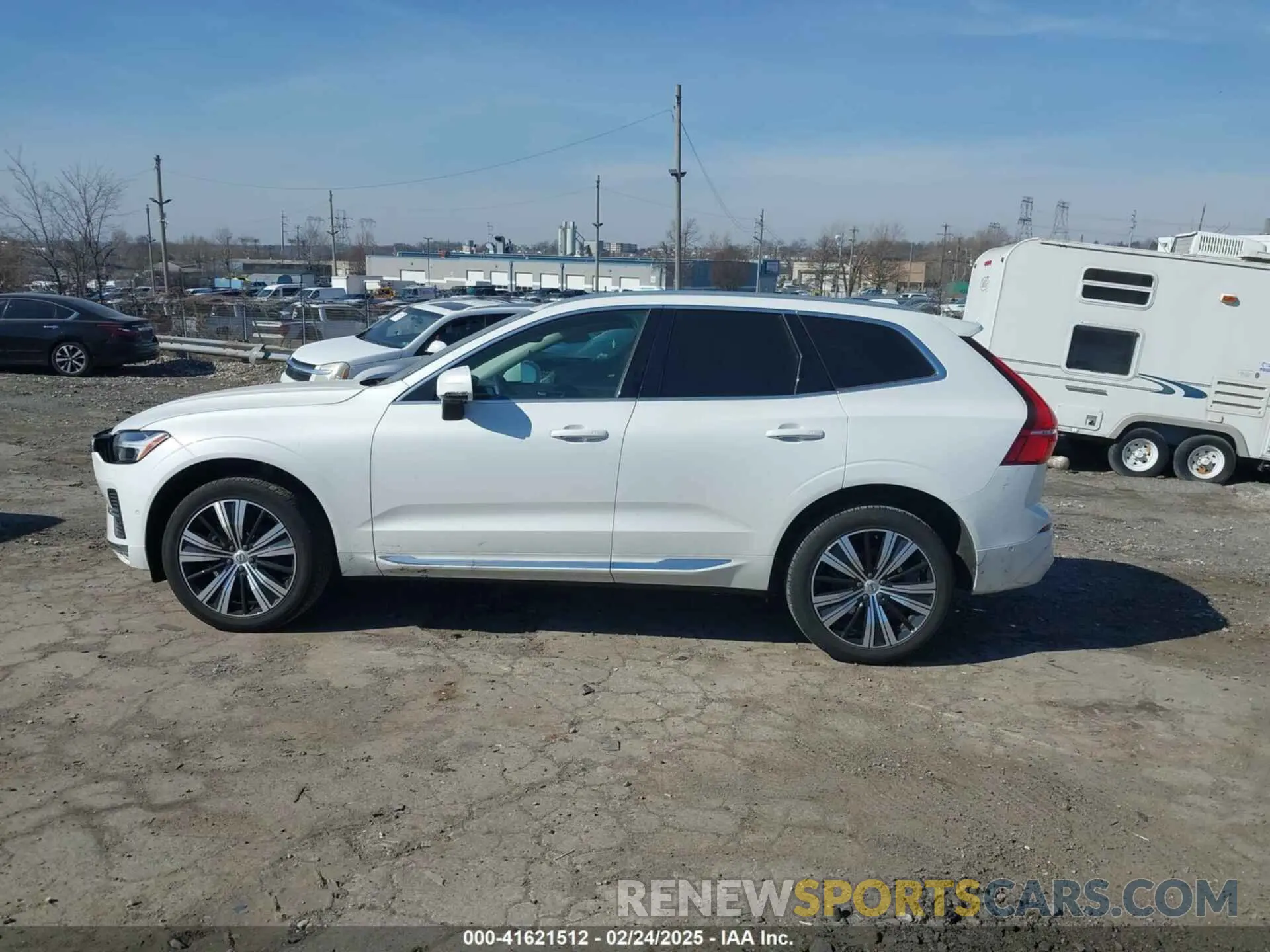 14 Photograph of a damaged car YV4L12RN6P1205943 VOLVO XC60 2023