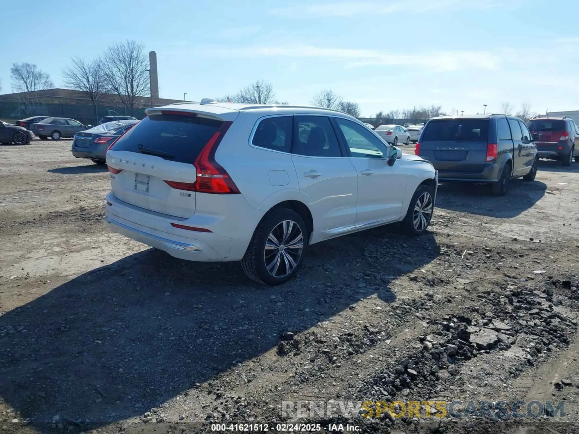 4 Photograph of a damaged car YV4L12RN6P1205943 VOLVO XC60 2023