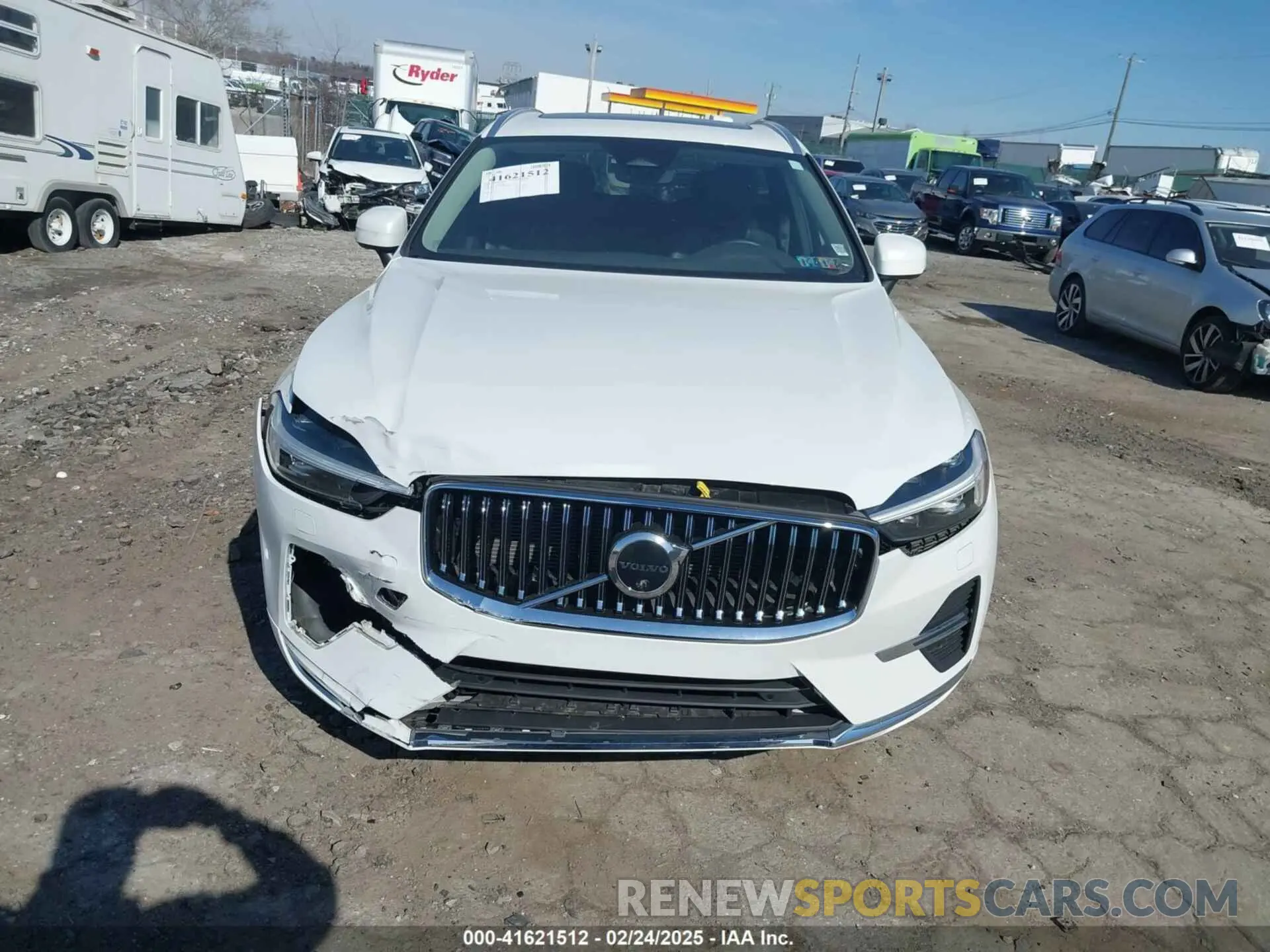 6 Photograph of a damaged car YV4L12RN6P1205943 VOLVO XC60 2023