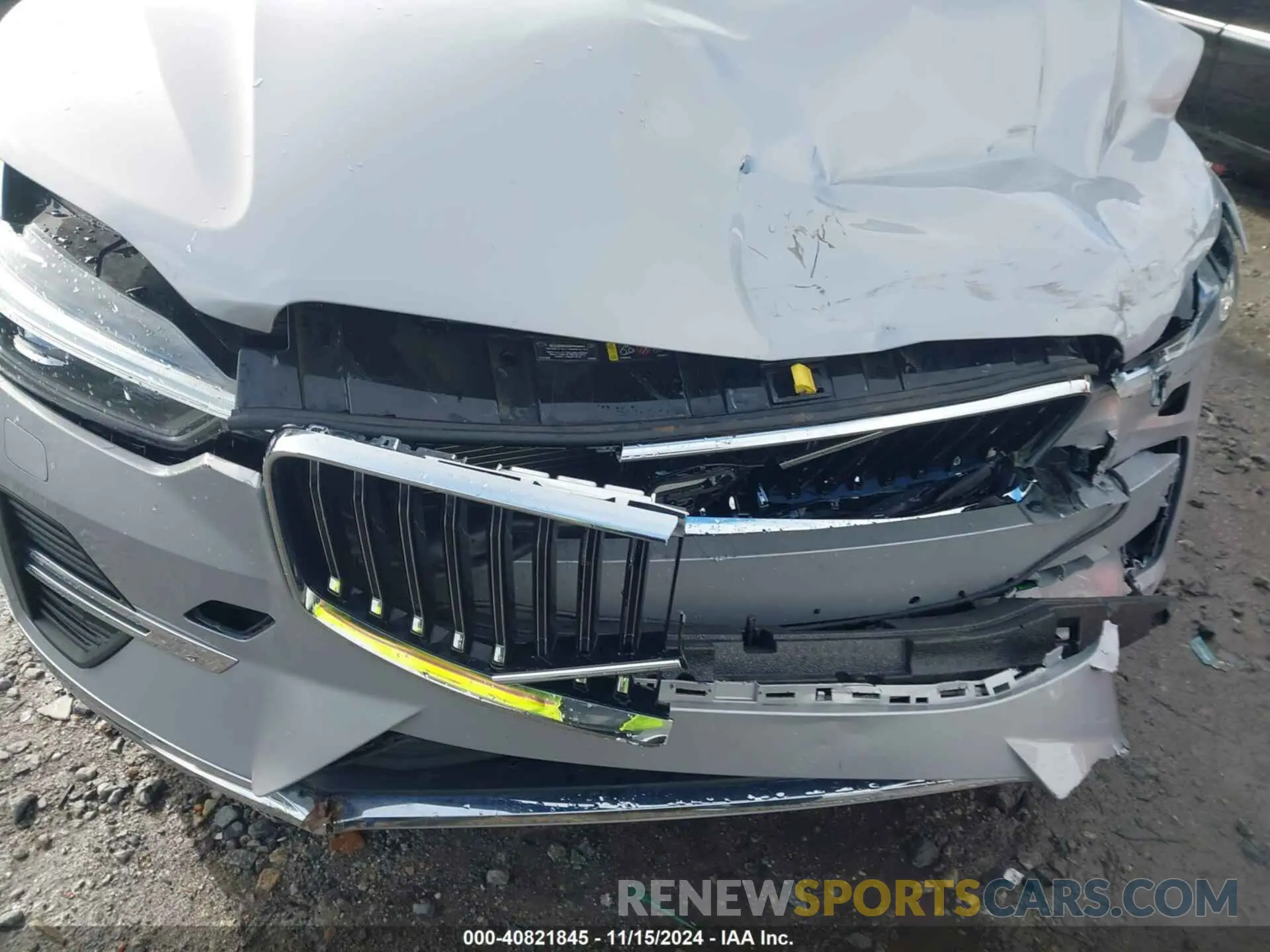 17 Photograph of a damaged car YV4L12RN7P1193155 VOLVO XC60 2023